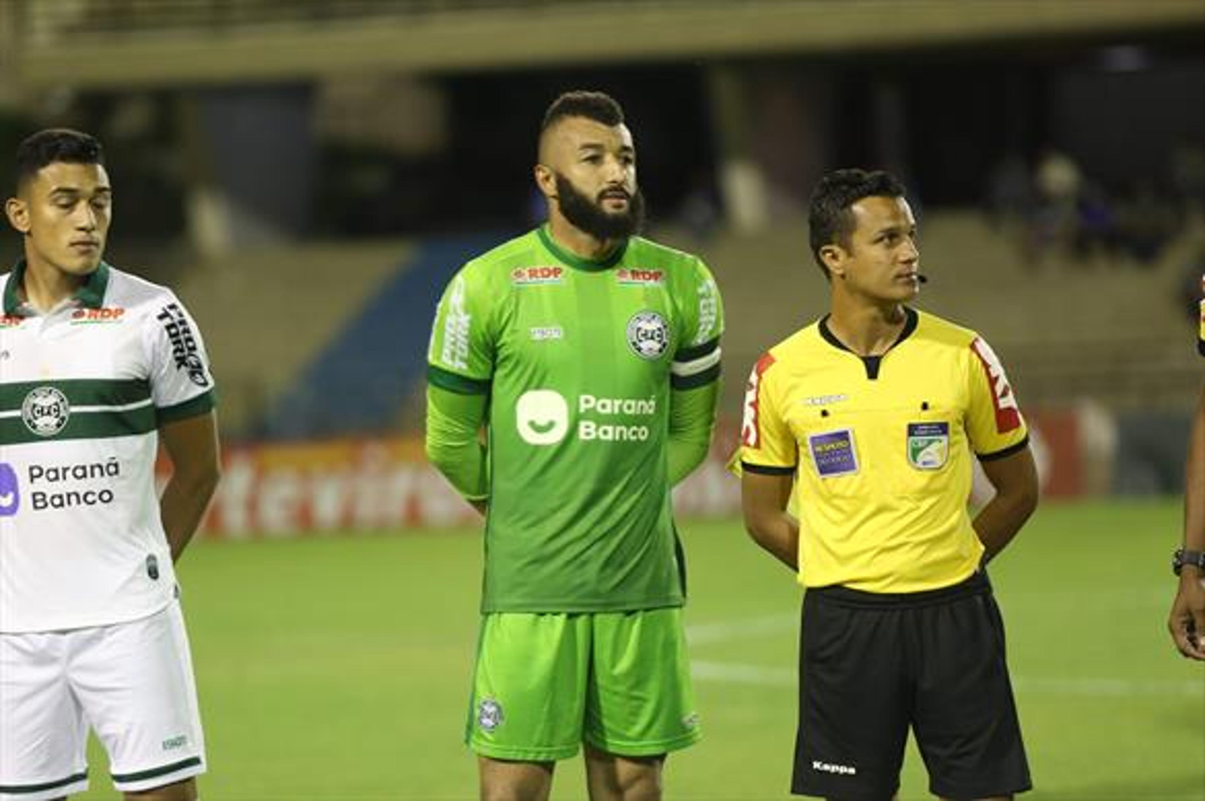 Veja o que impede Alex Muralha de sair do Coritiba