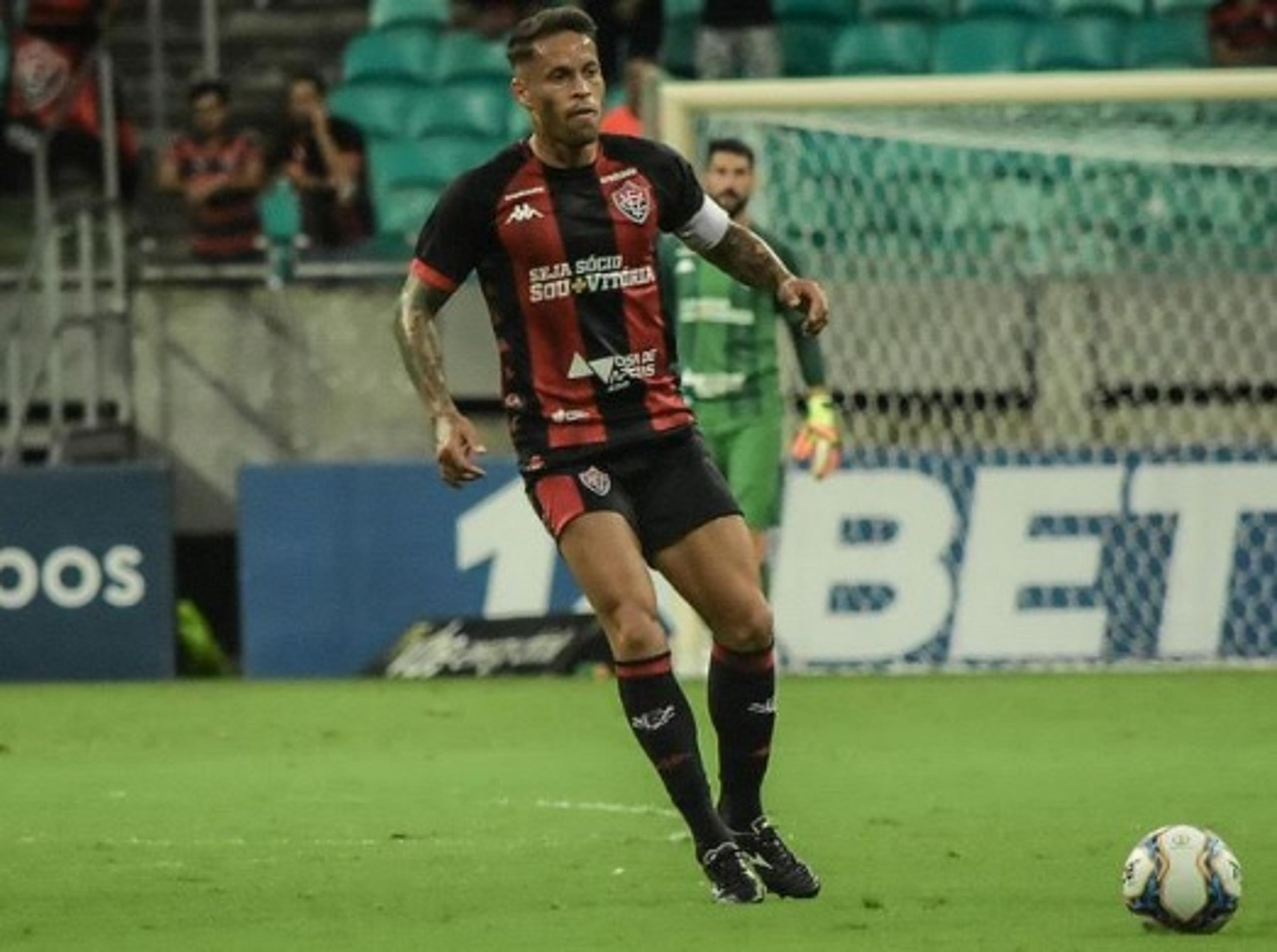 Baraka comemora permanência do Vitória na Série B e bom ano individual no clube