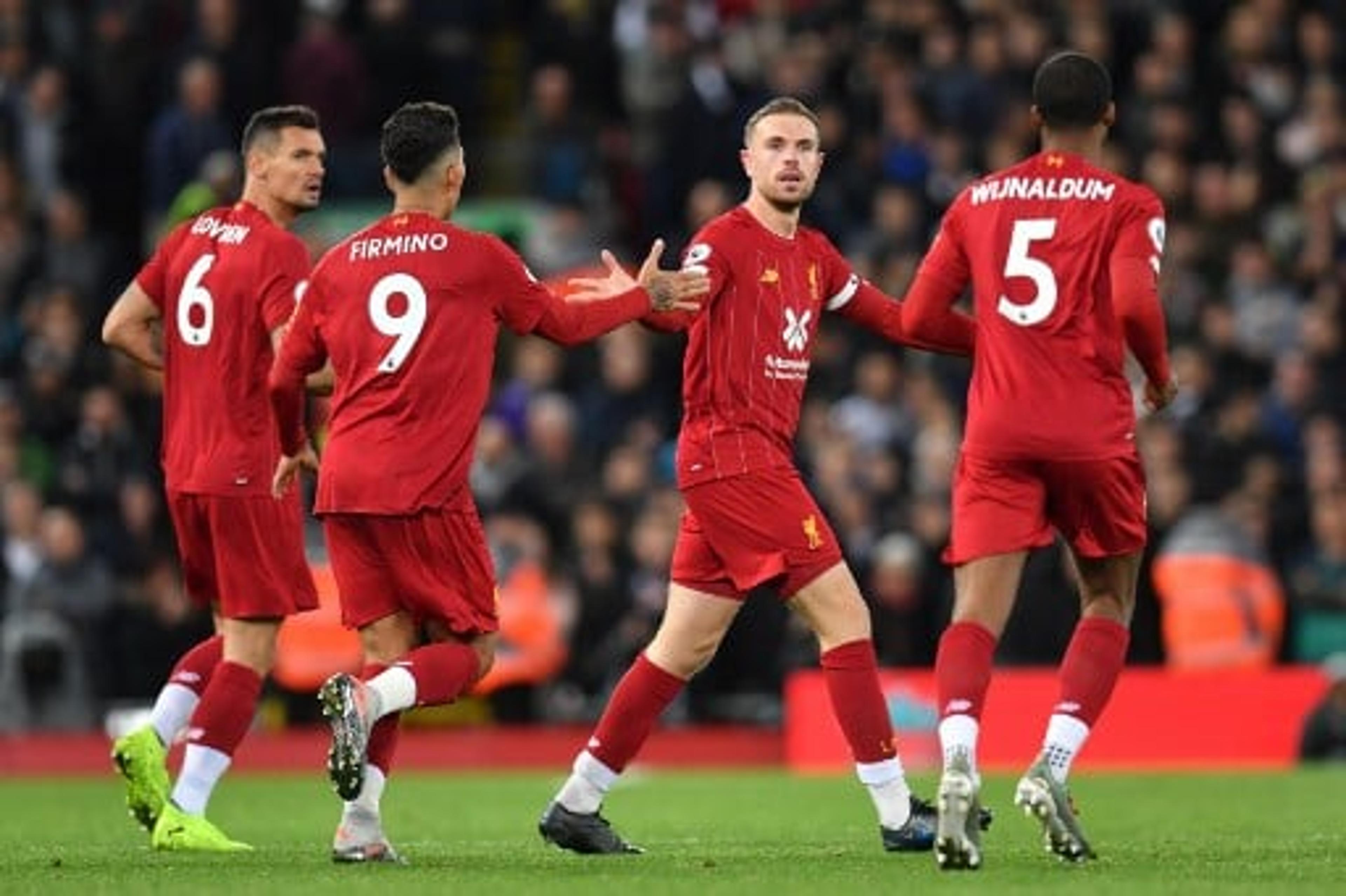 Liverpool bate o Tottenham de virada e mantém distância para o City