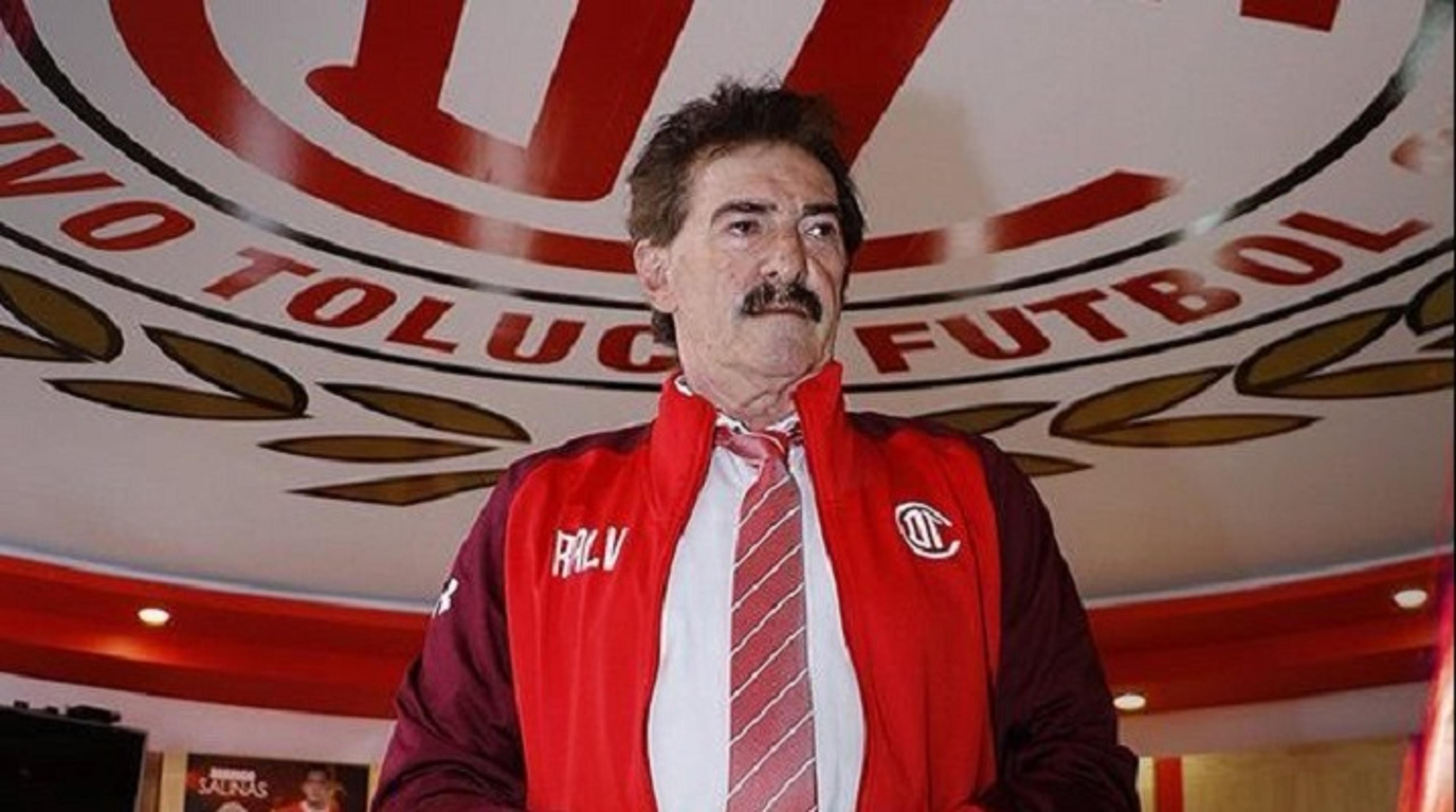 Sem chance de classificação, Toluca demite o técnico Ricardo La Volpe