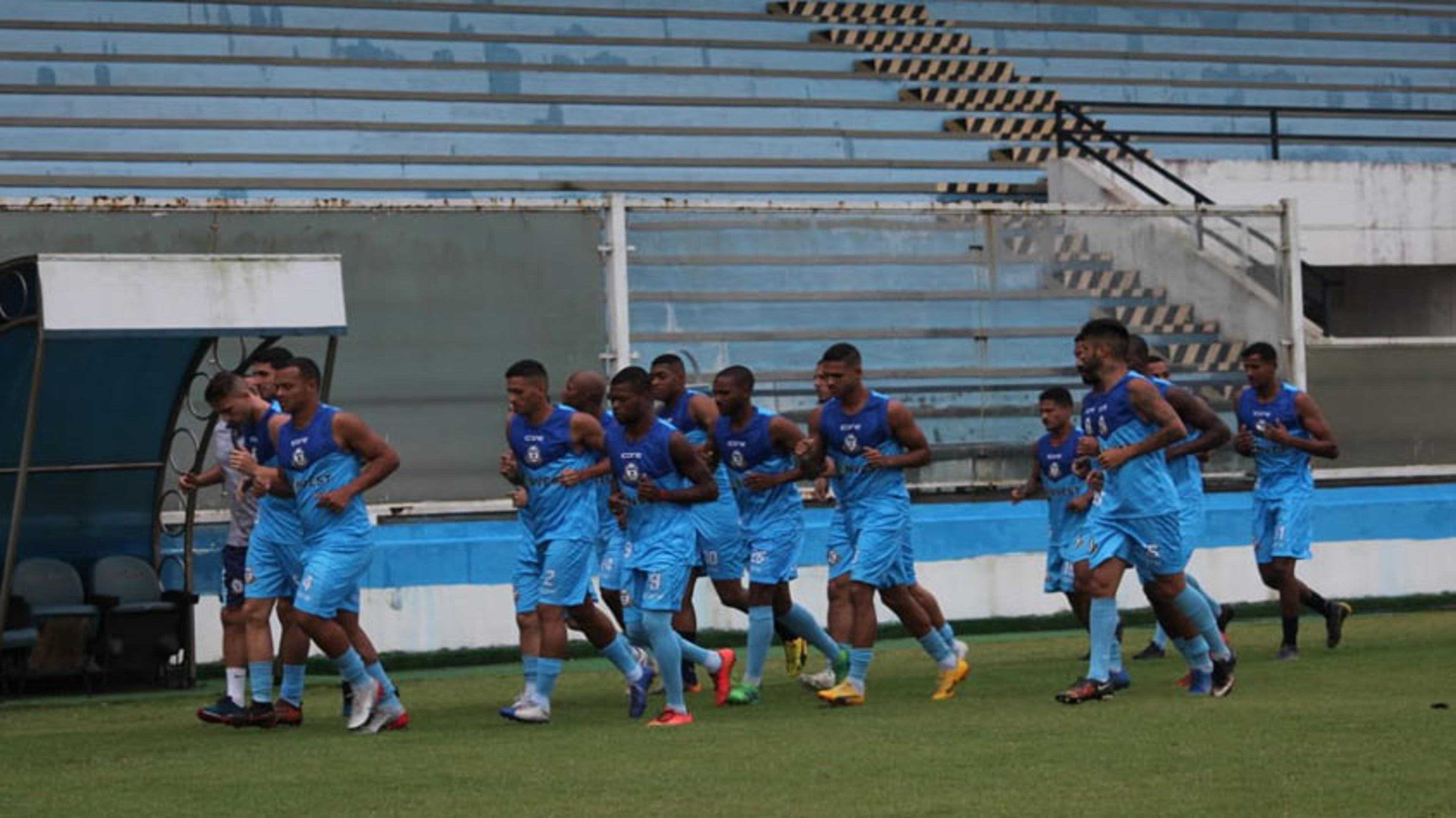 Elenco do Macaé passa por teste rápido da COVID-19