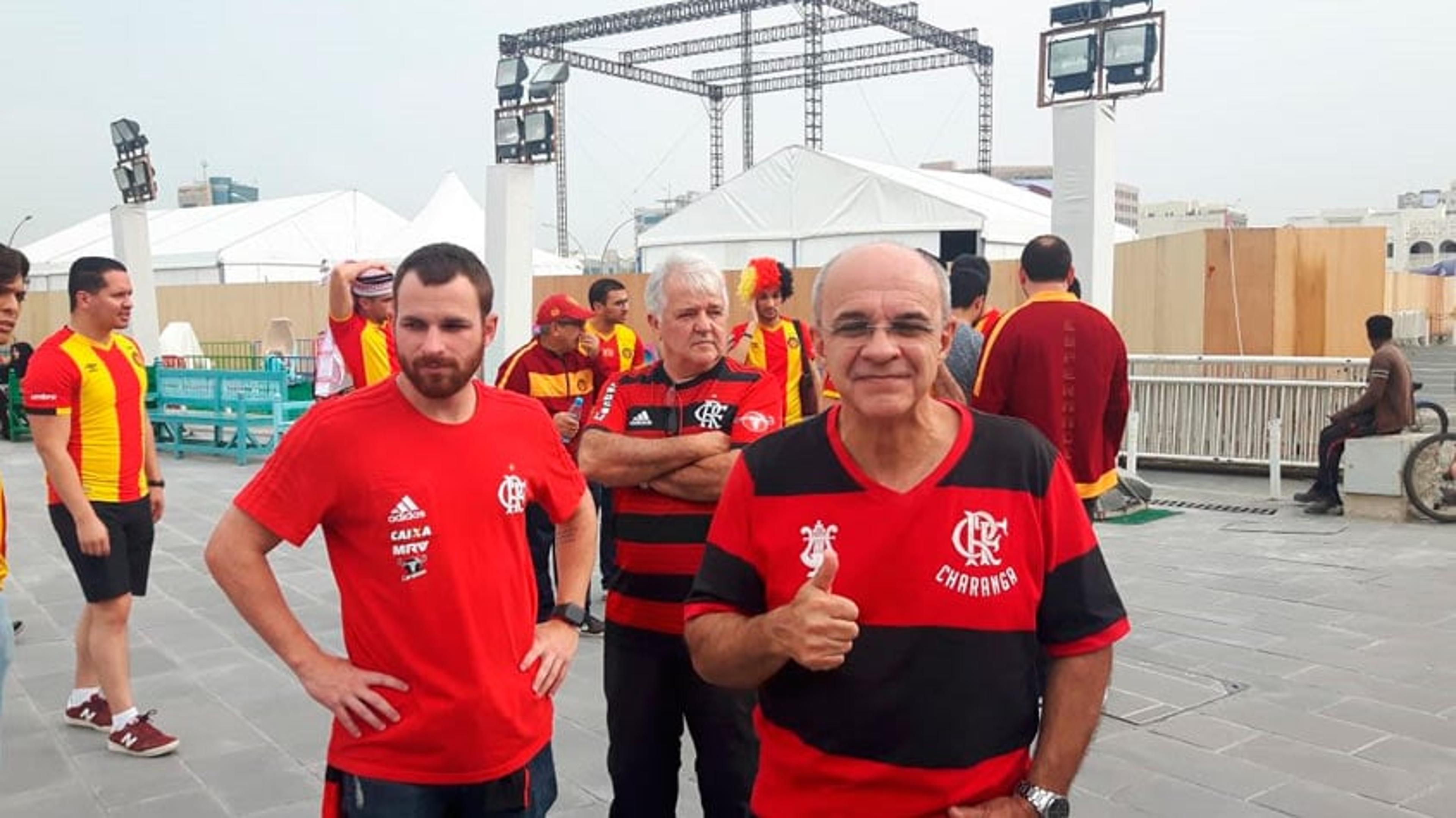 Bandeira de Mello circula por Doha e recebe o carinho da torcida