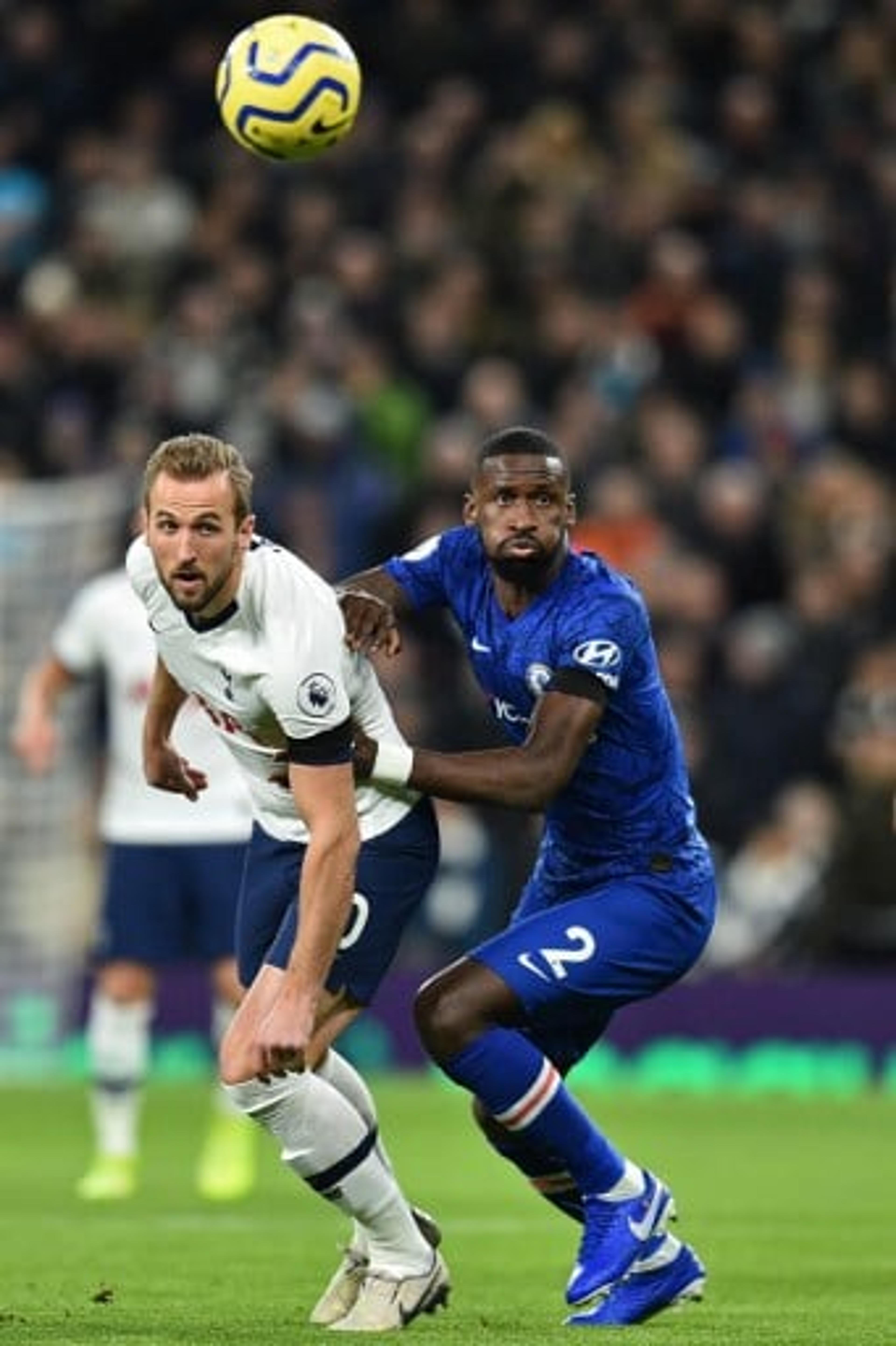 Tottenham se distancia de Skriniar e mira Rudiger para a zaga