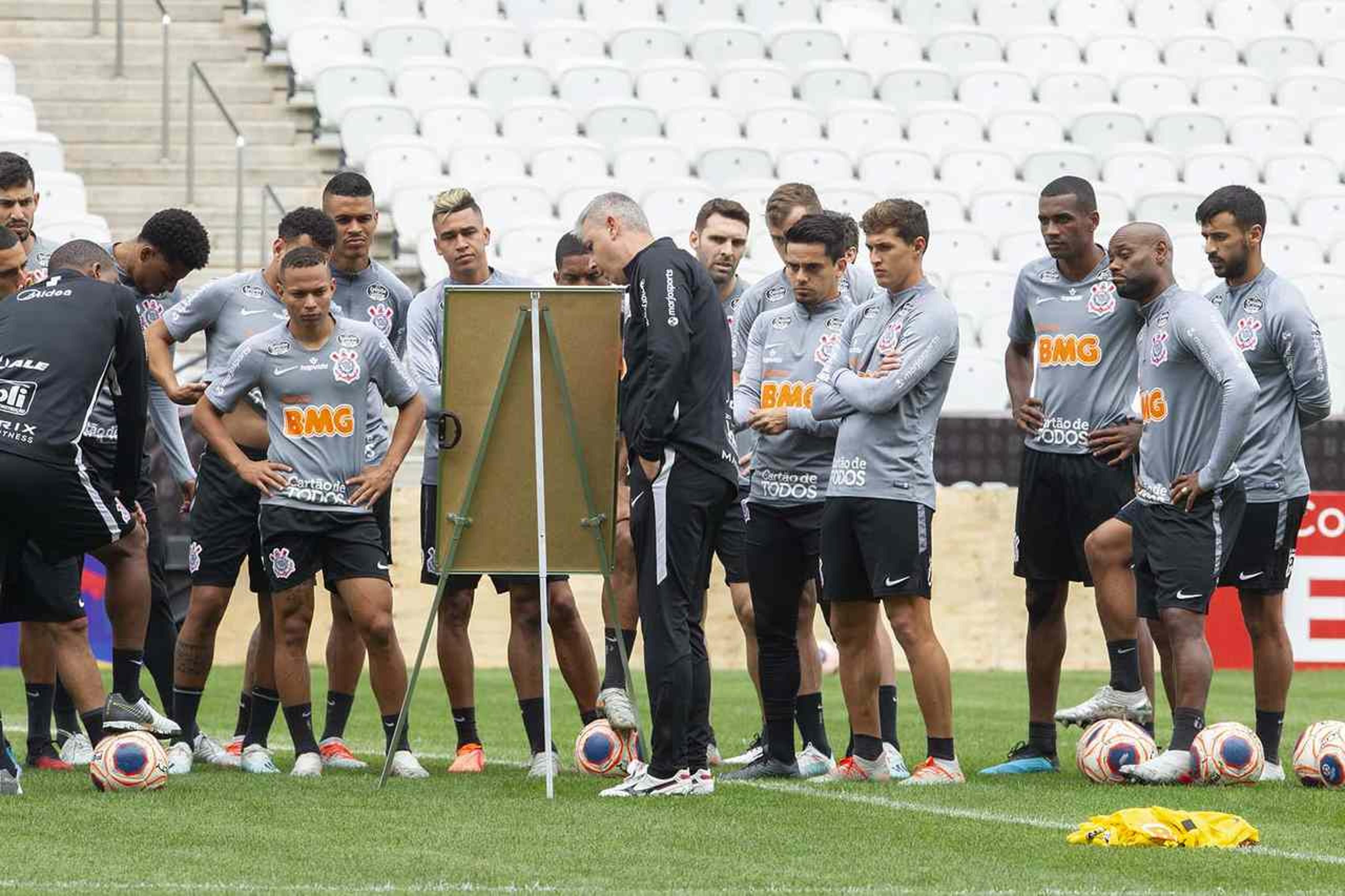 Tiago Nunes define Corinthians para estreia no Paulistão; veja a escalação