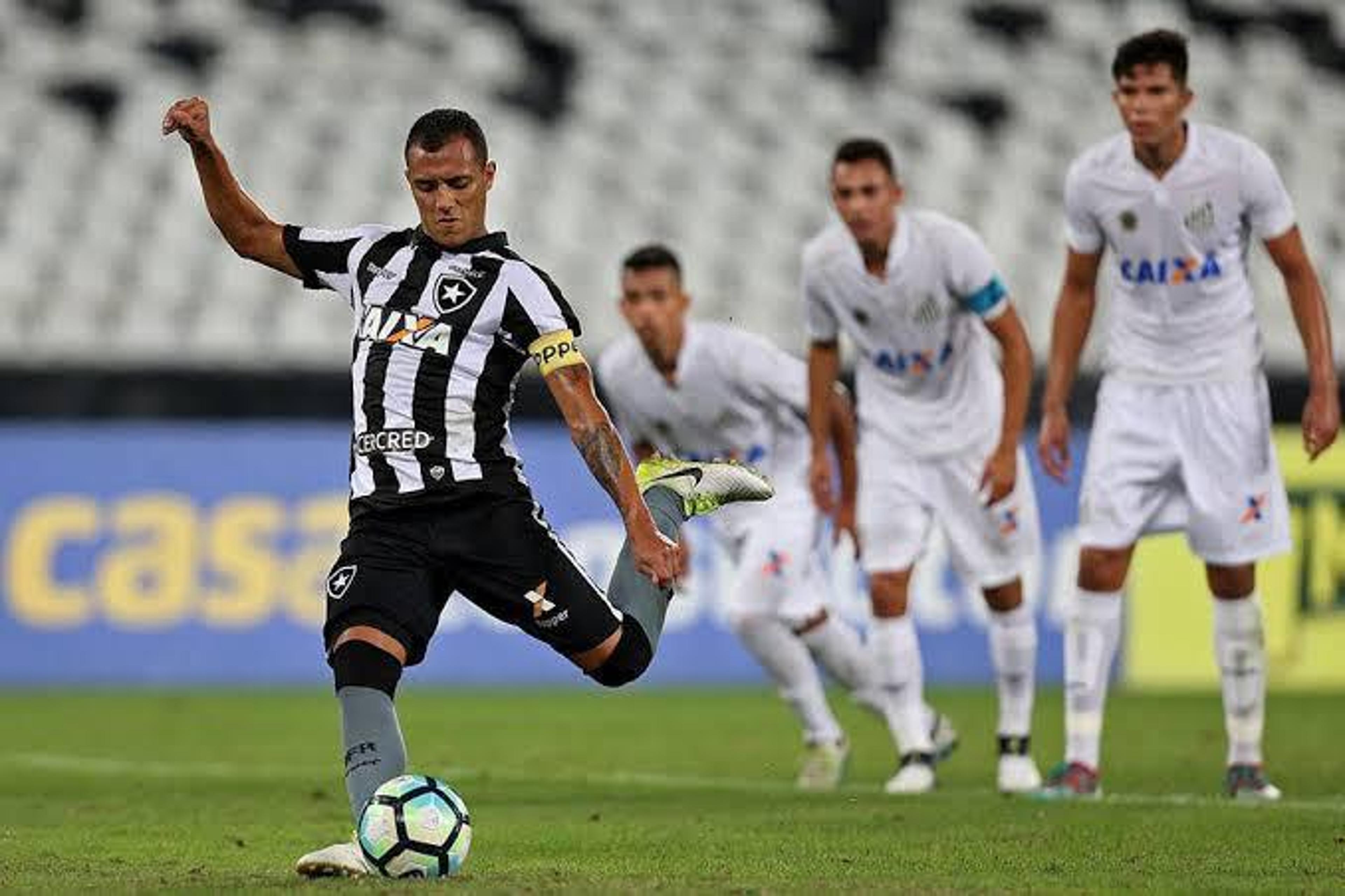 Ex-Botafogo, Lindenberg avalia temporada positiva e revela sondagens