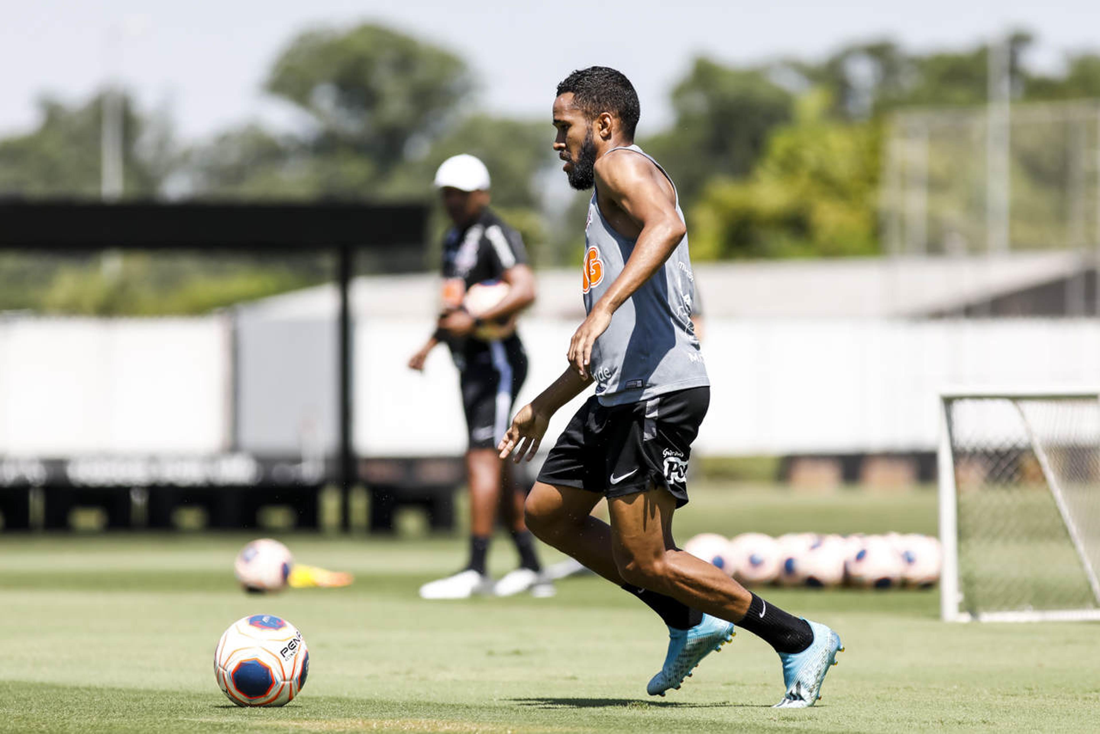 Everaldo é inscrito no Paulistão e pode jogar contra a Ponte Preta