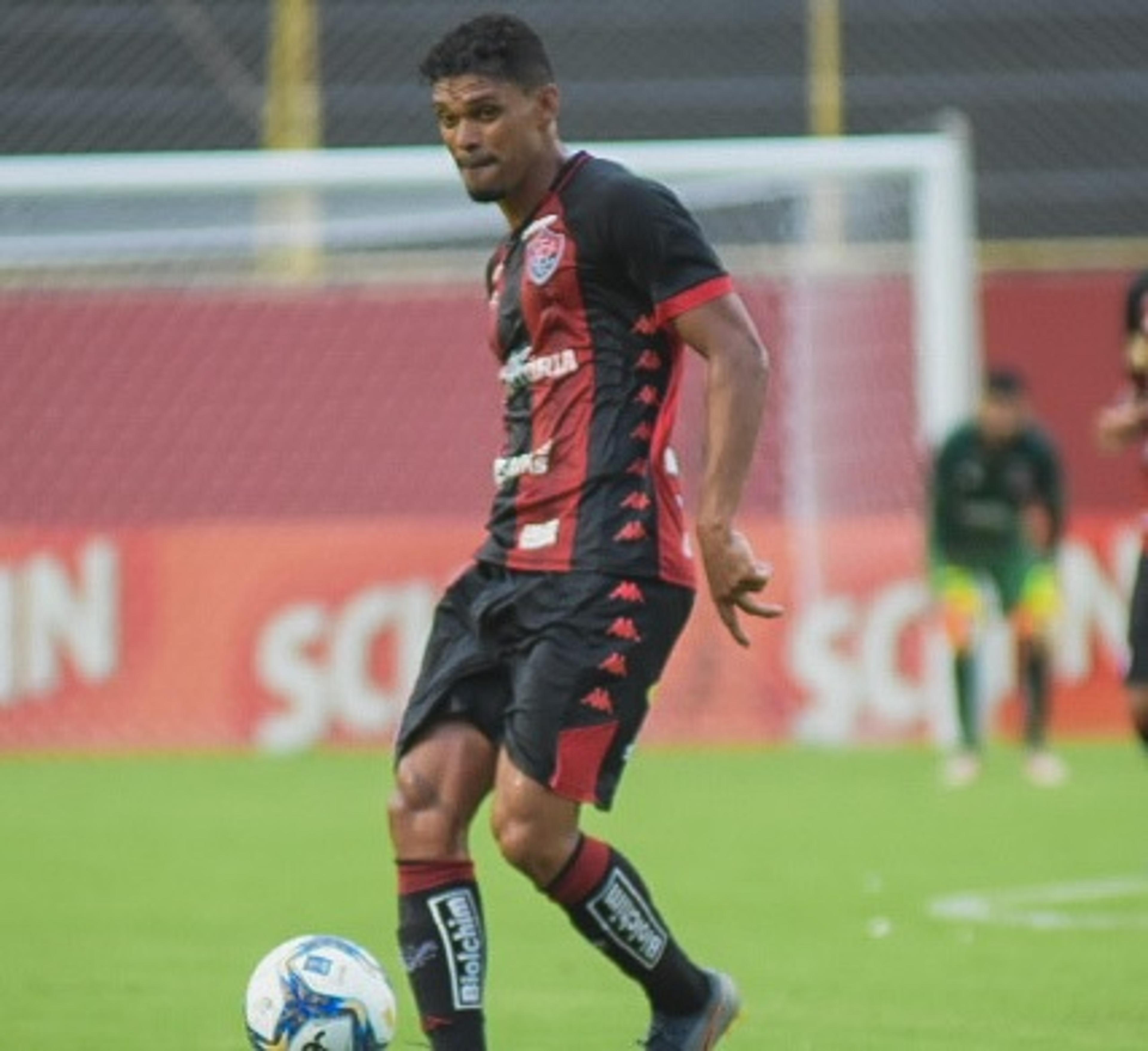 Lateral do Vitória projeta partida diante o Sport na Copa do Nordeste