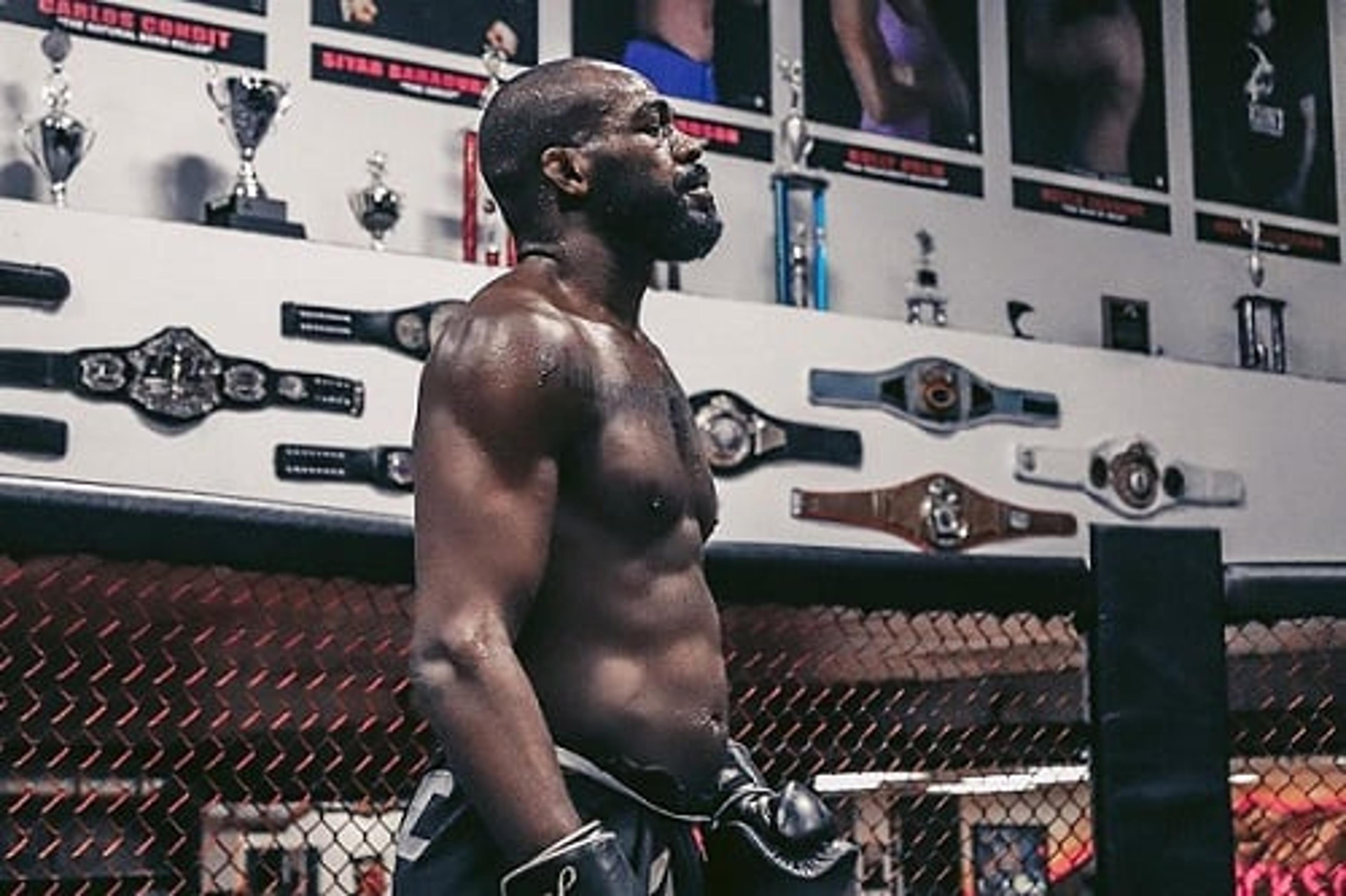 Retorno de Jon Jones ao UFC já tem adversário definido e data marcada, segundo jornalista