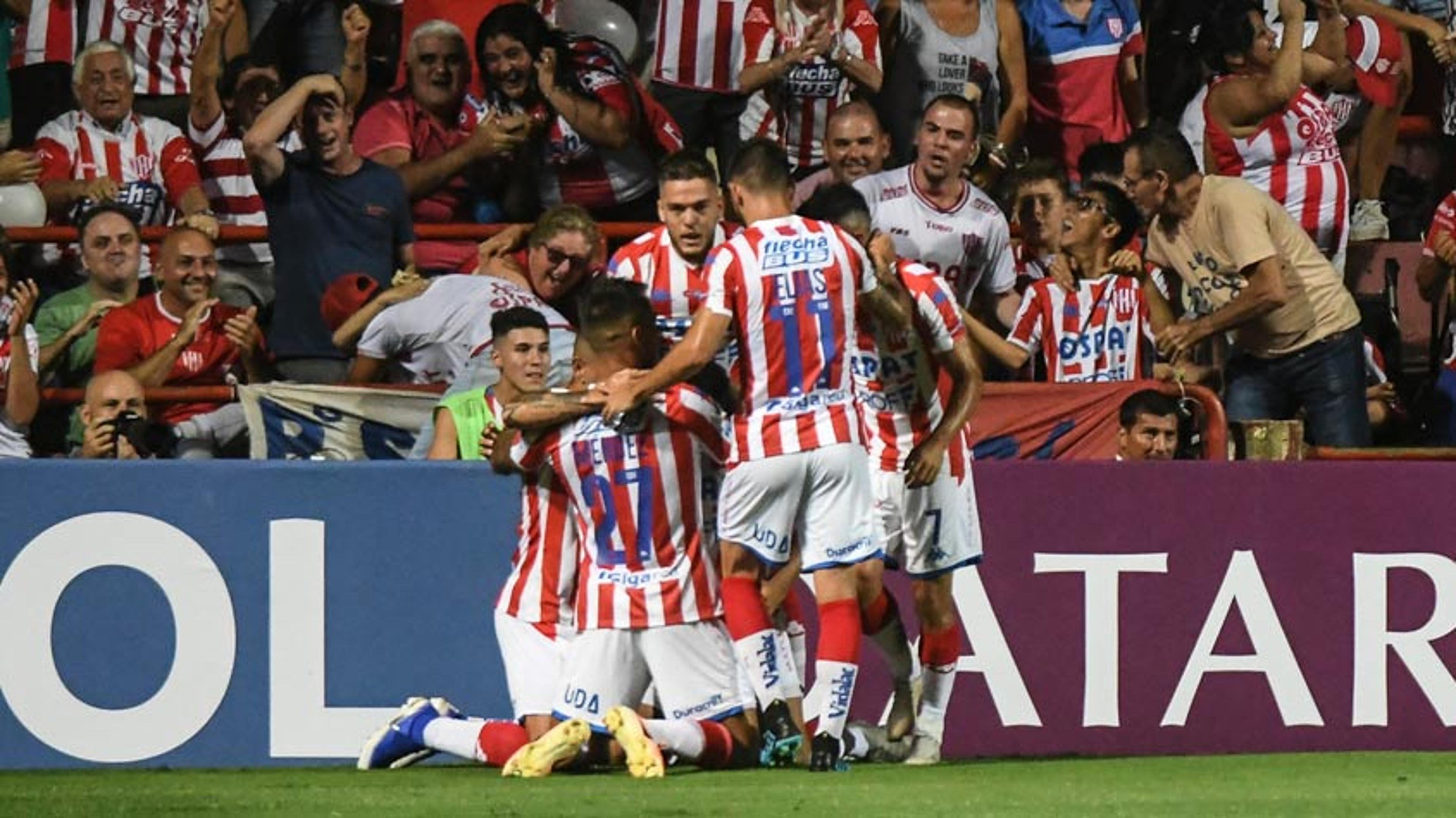 Galo joga mal, é dominado pelo Unión Santa Fe e fica em situação delicada na Sul-Americana