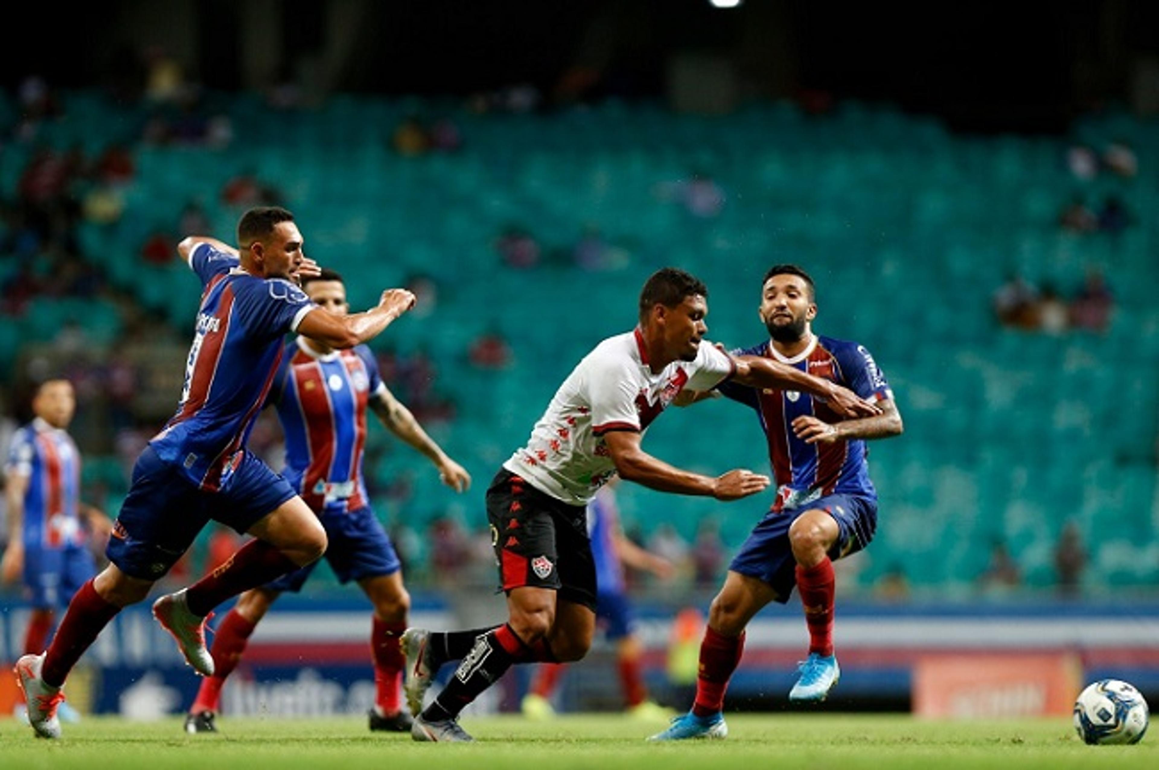 Em noite de Ronaldo e Carleto, Vitória quebra tabu superando o Bahia