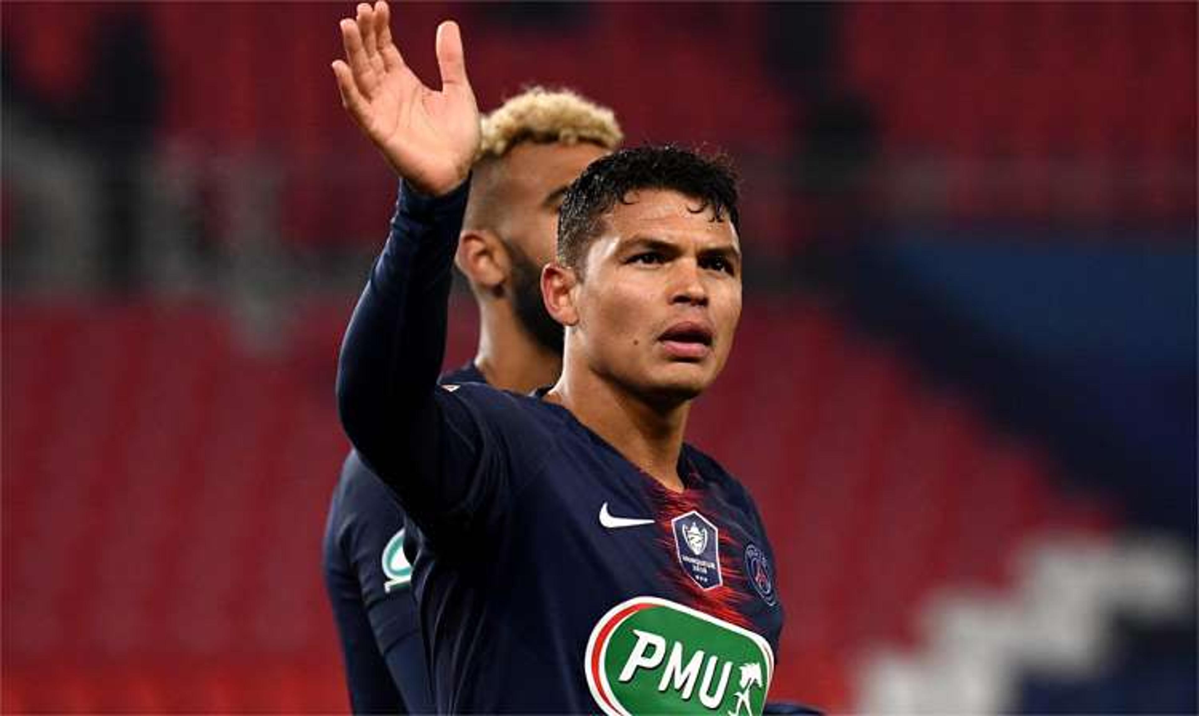 Esposa de Thiago Silva revela que família voltou ao Brasil por medo de ficar sem comida na França