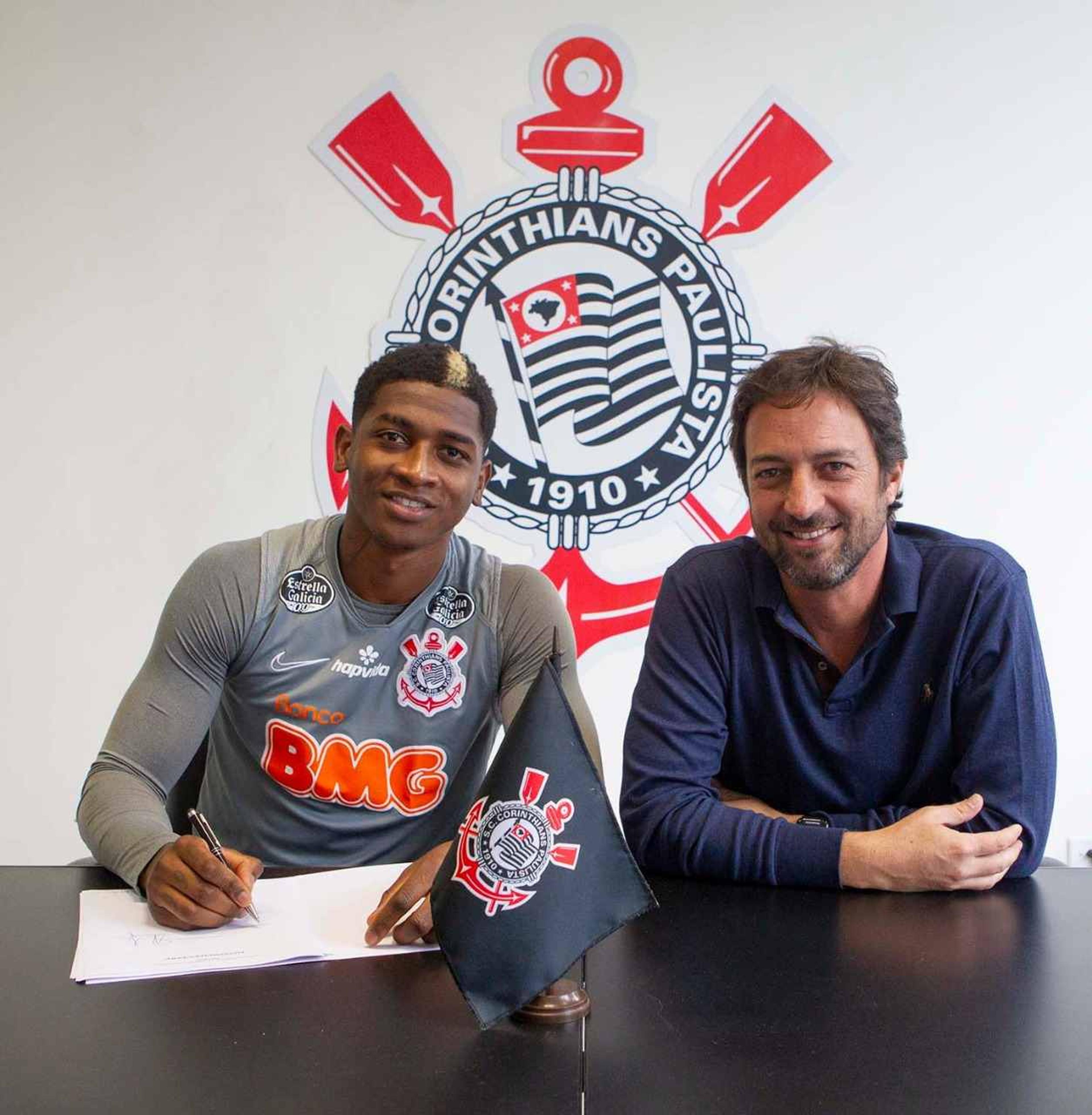 Corinthians anuncia a contratação do atacante Yony González