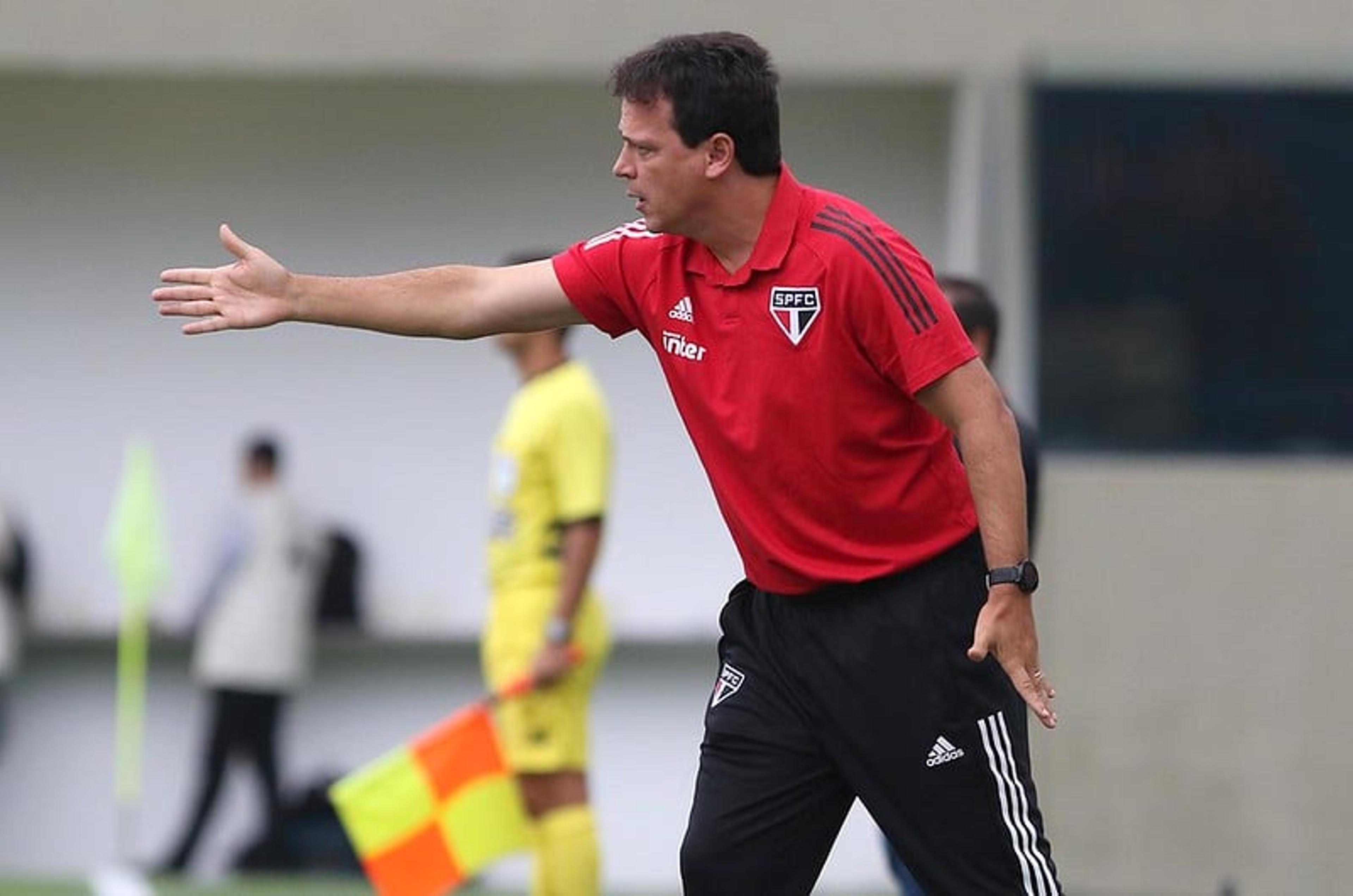 Após goleada, Fernando Diniz exalta manutenção do elenco: ‘Base forte’