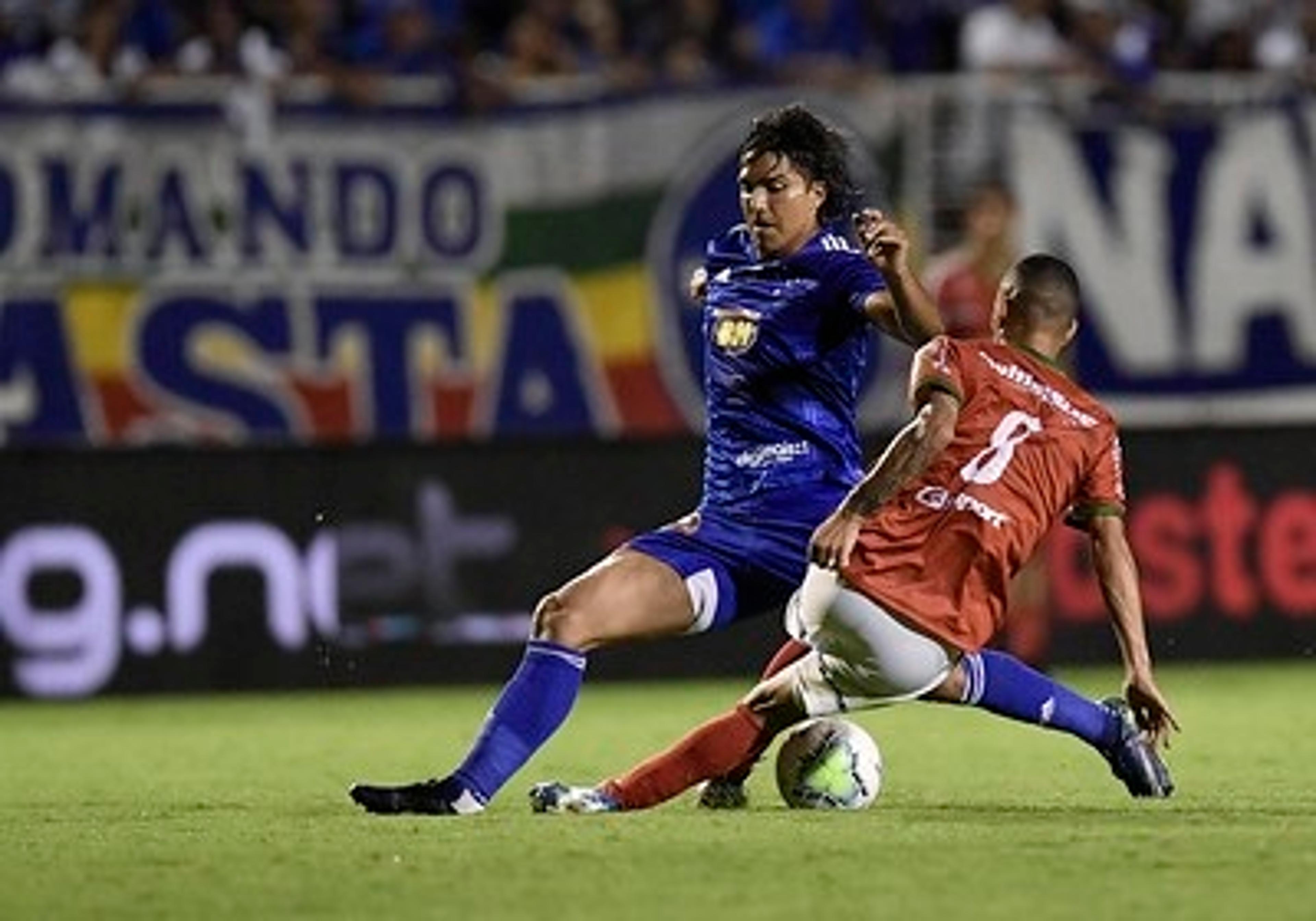 No sufoco e nos pênaltis, Cruzeiro supera o Boa e avança na Copa do Brasil