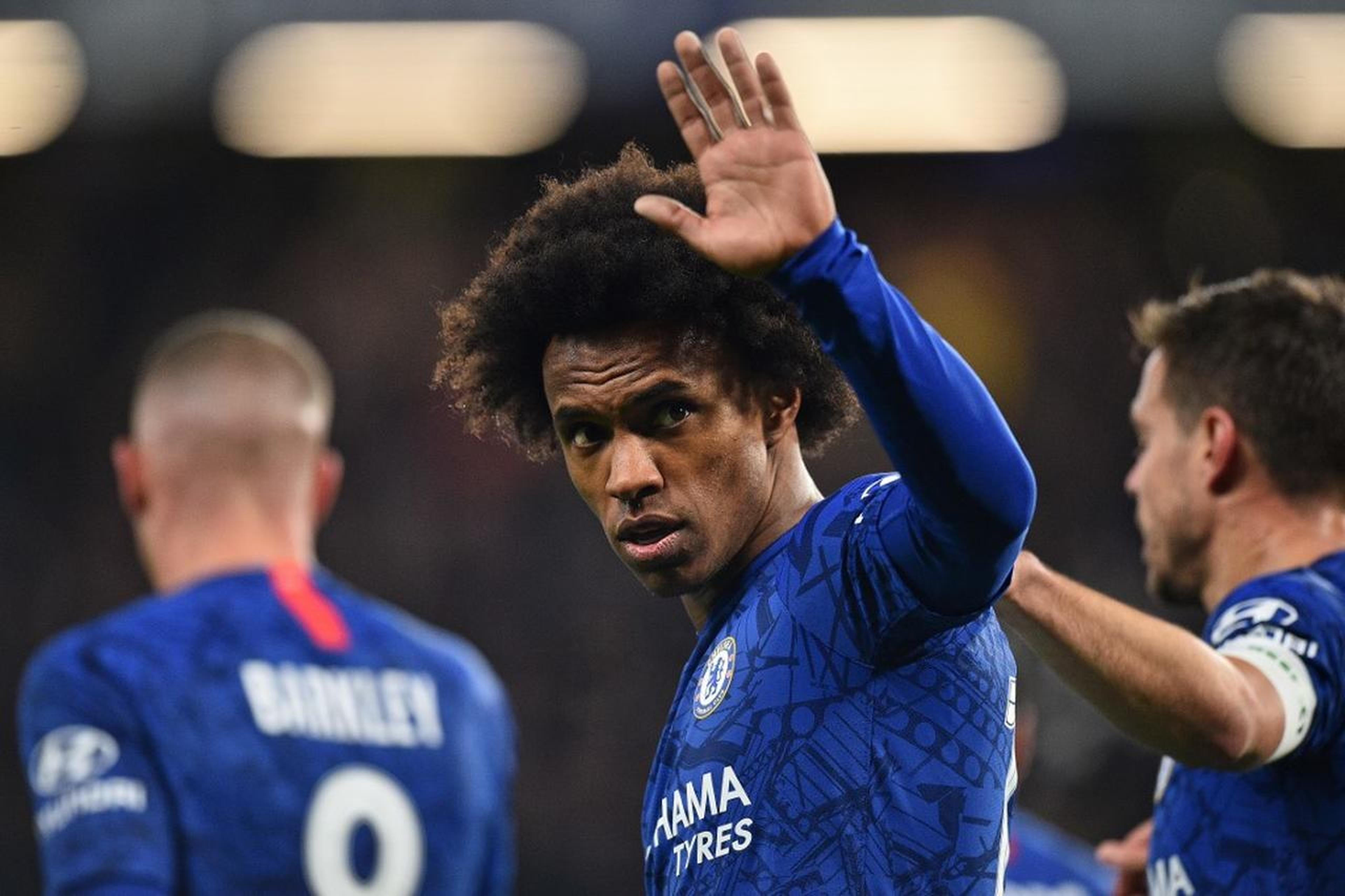 Tottenham ofereceu contrato ao meia Willian, do Chelsea, diz site