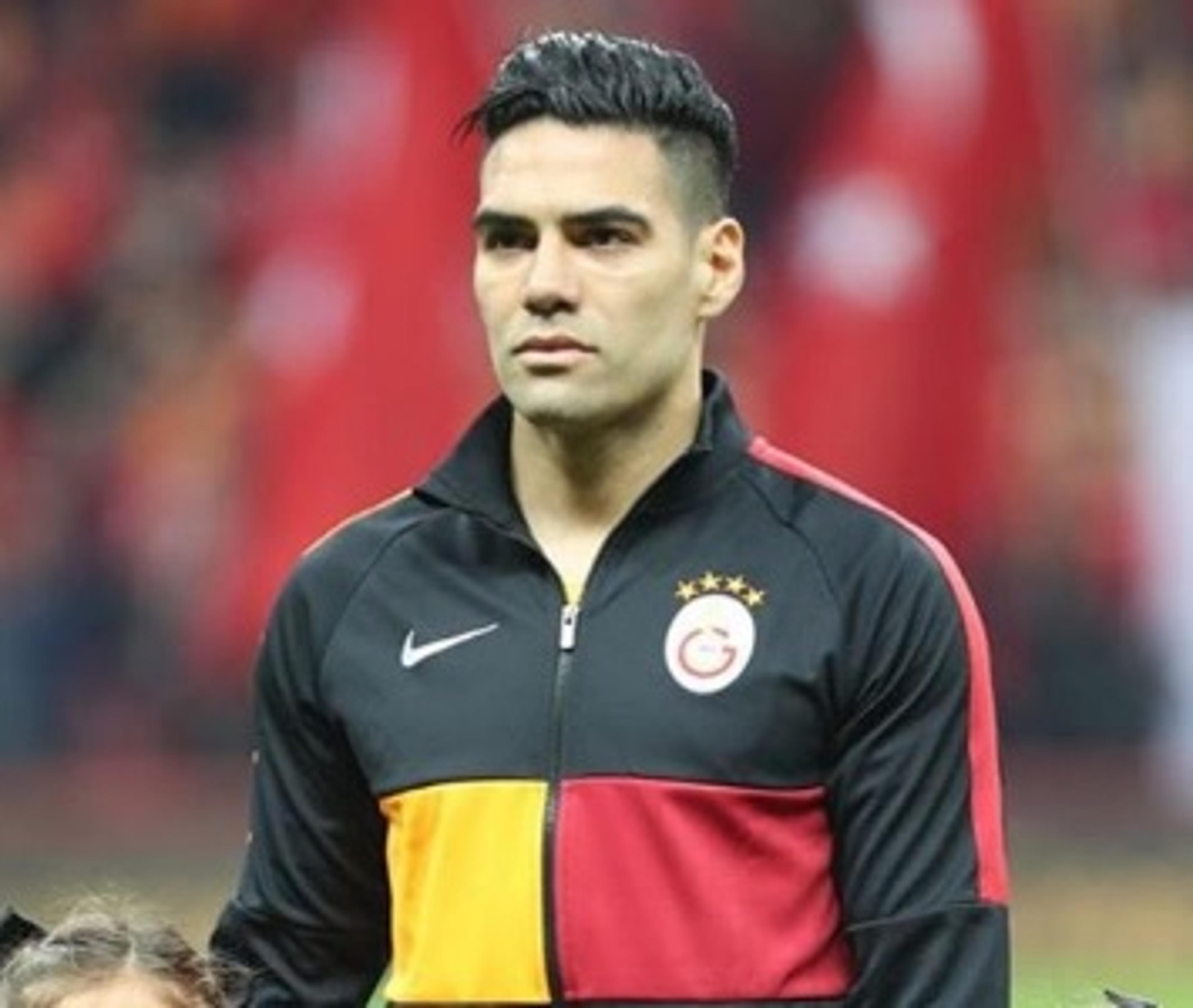 Oi, sumido! Recuperado de lesão, veja como está a situação de Falcao García no Galatasaray