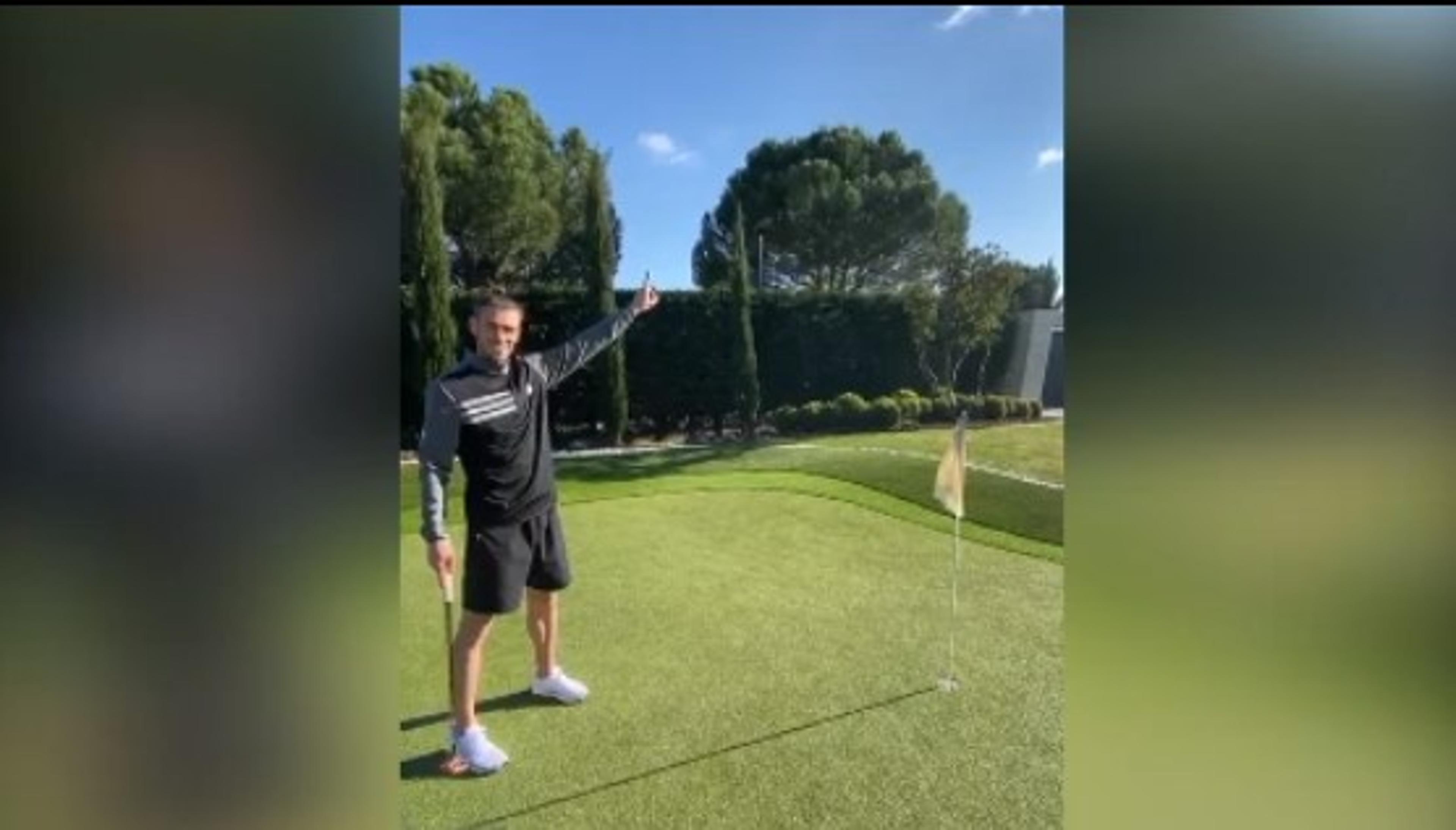 VÍDEO: Hole in one! Bale mostra habilidade no golfe