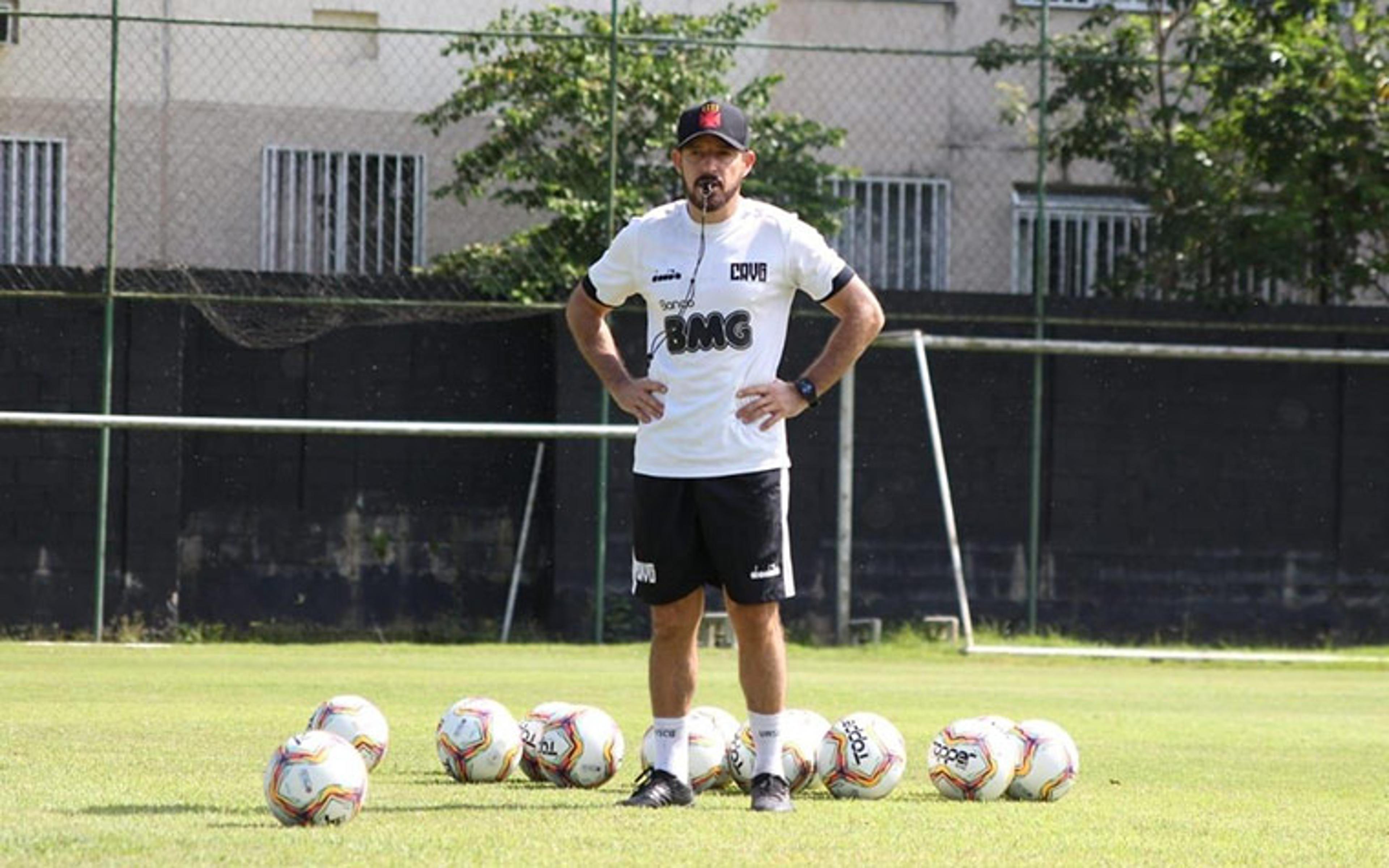 Jovens confiam na força de Ramon para o elenco do Vasco acertar o pé