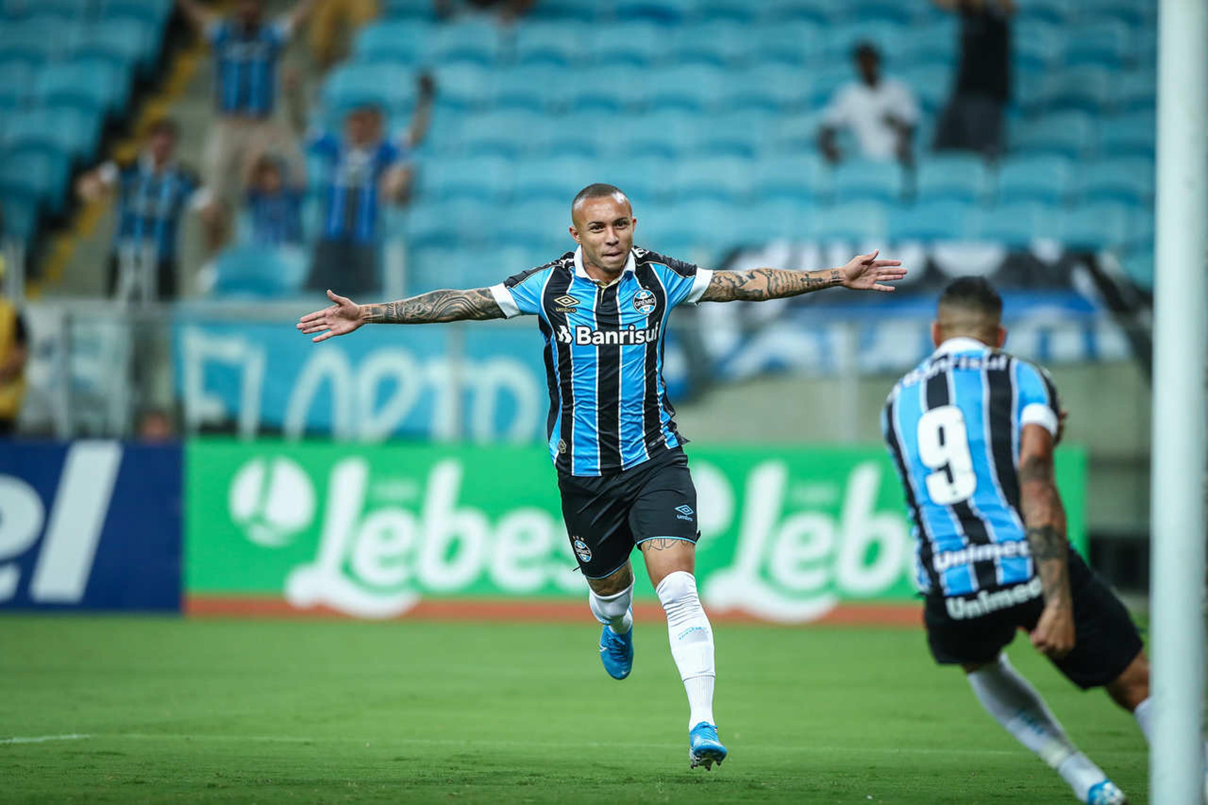 VÍDEO: Éverton relembra conquistas com camisa do Grêmio em despedida