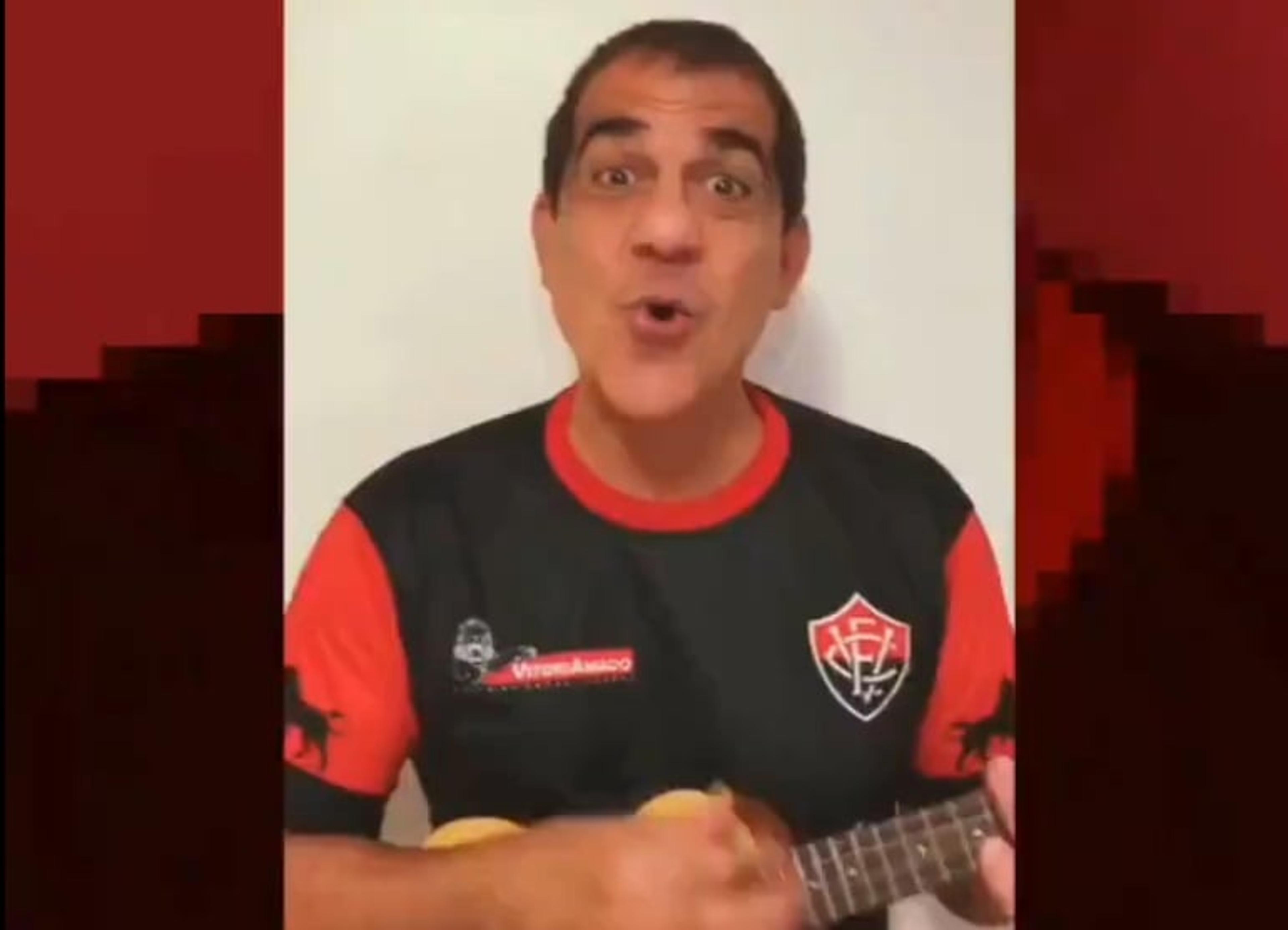 Durval Lélys parabeniza Vitória em aniversário com música feita para o clube