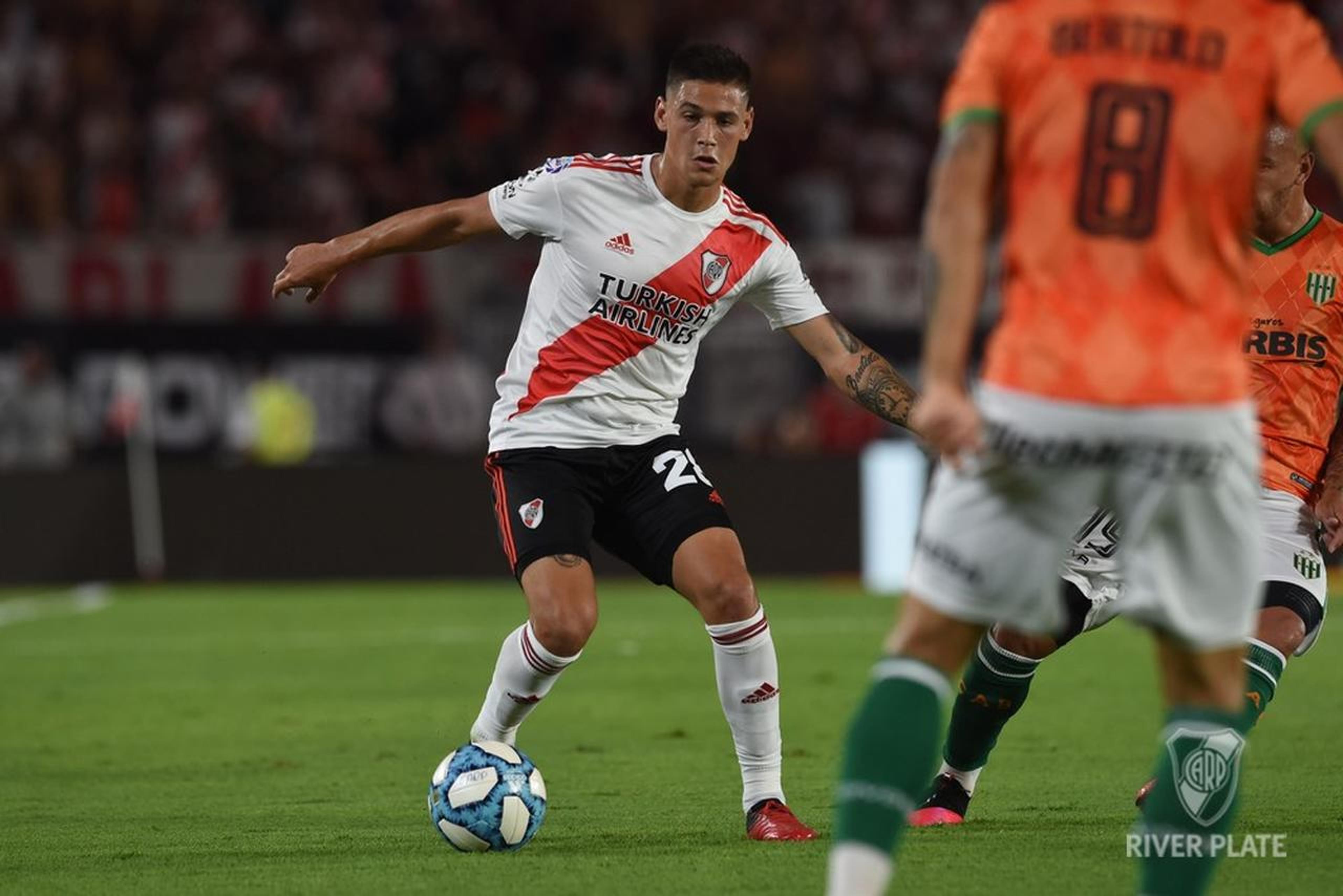 River Plate recebe oferta milionária da Europa por zagueiro