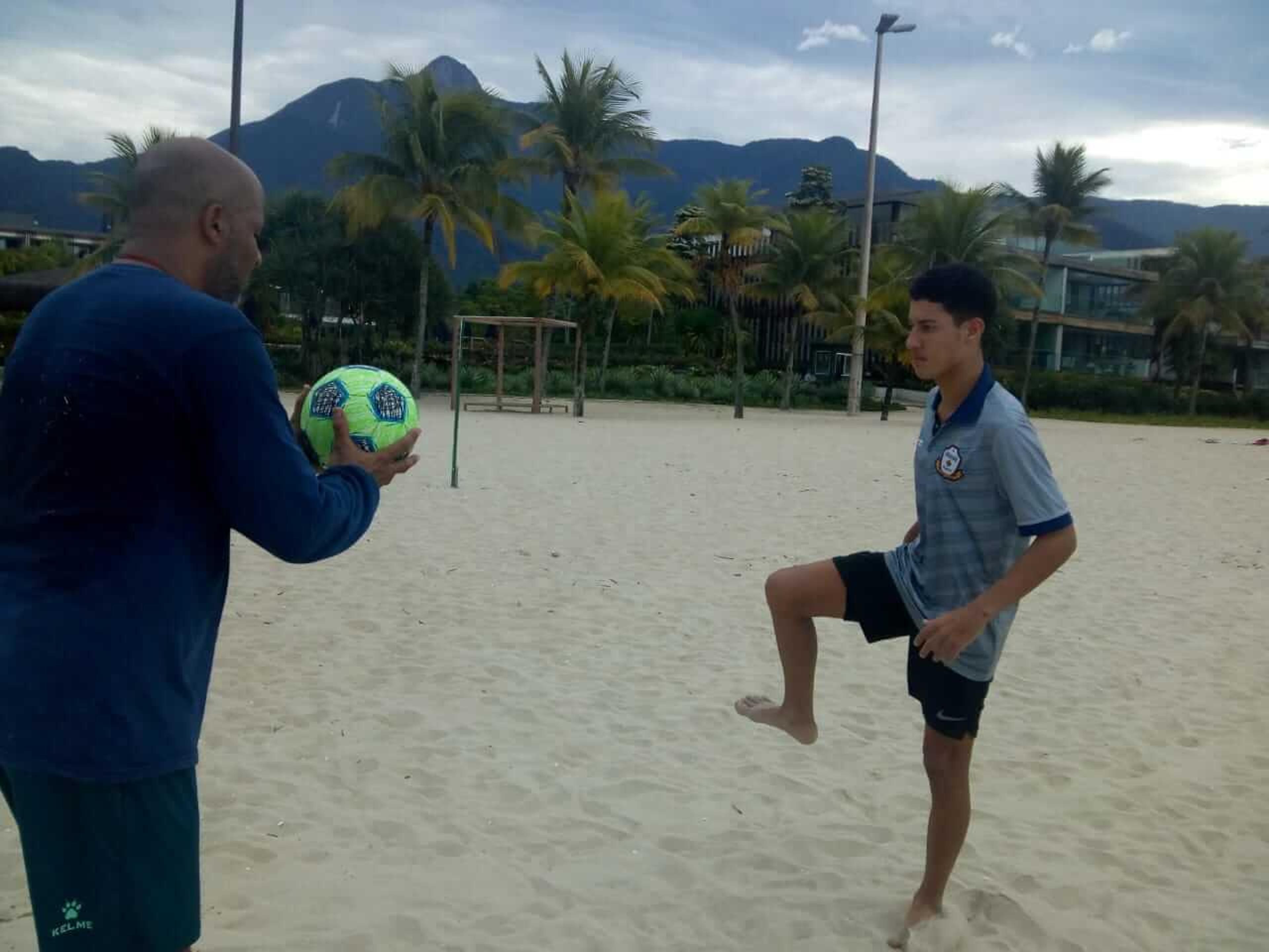 Macaé promove cinco jogadores da base para a reta final do Carioca