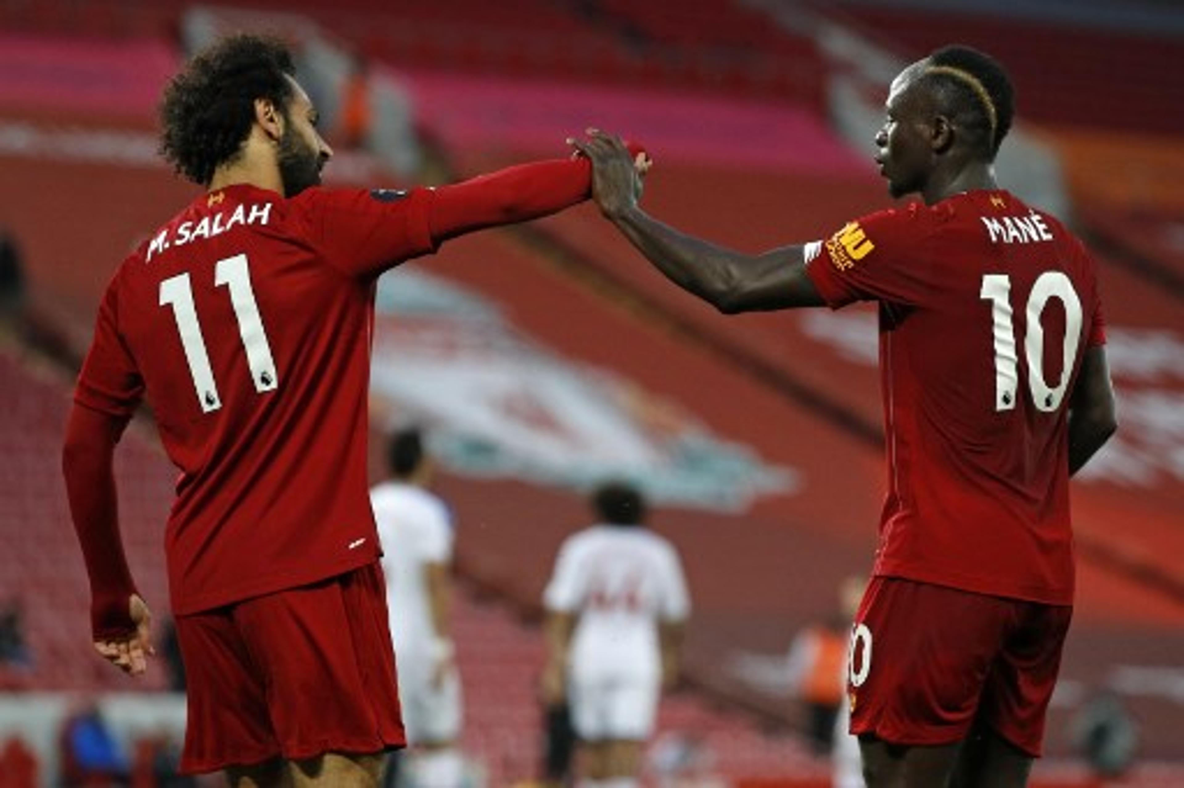 Jogadores do Liverpool comemoram gol do Chelsea e fizeram contagem regressiva para título