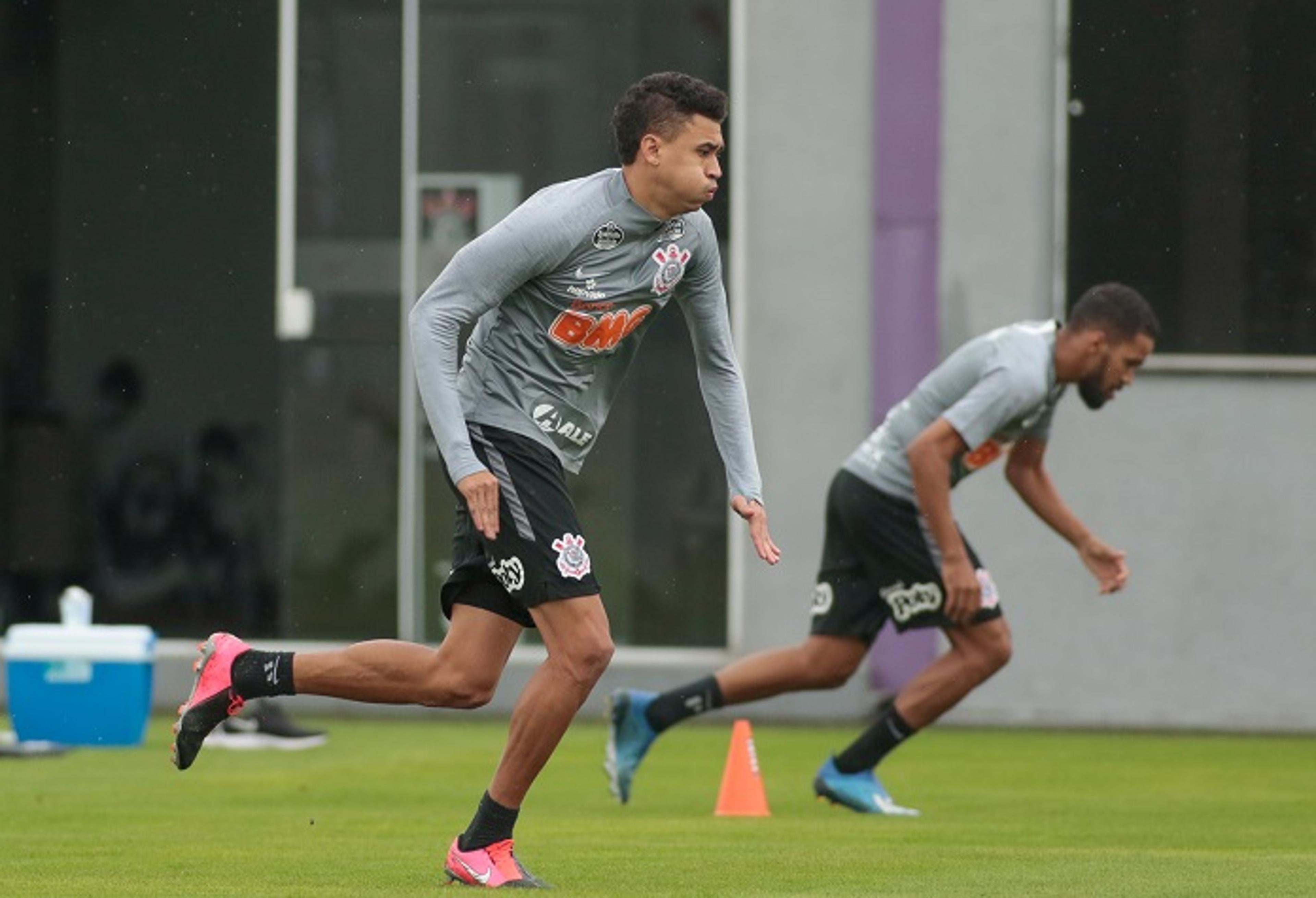 Nutricionista explica preparação e cuidados necessários de atletas para retorno ao futebol