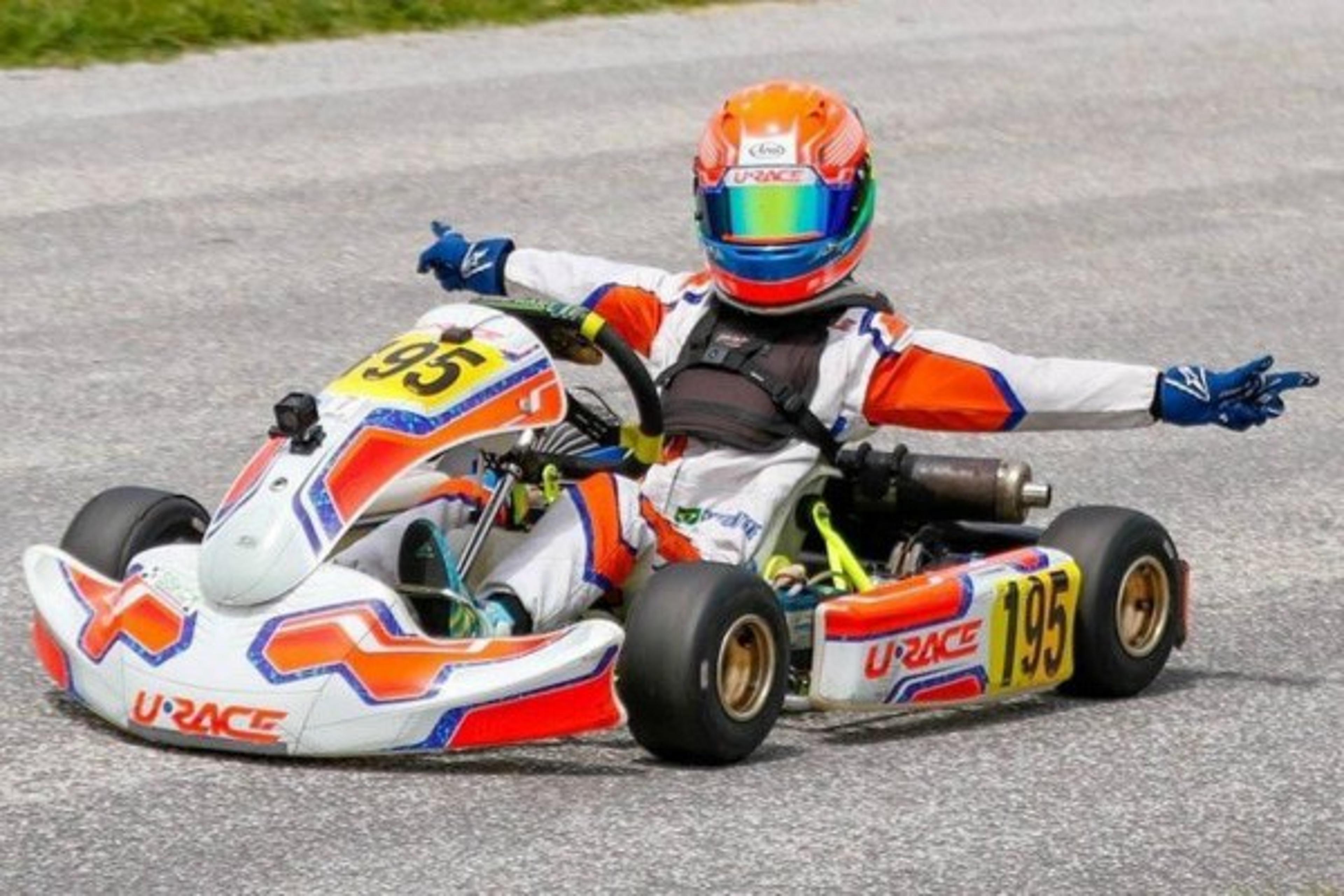 Atual campeão, Enzo Vidmontiene conquista vitória e pódios na abertura de campeonato de kart nos EUA