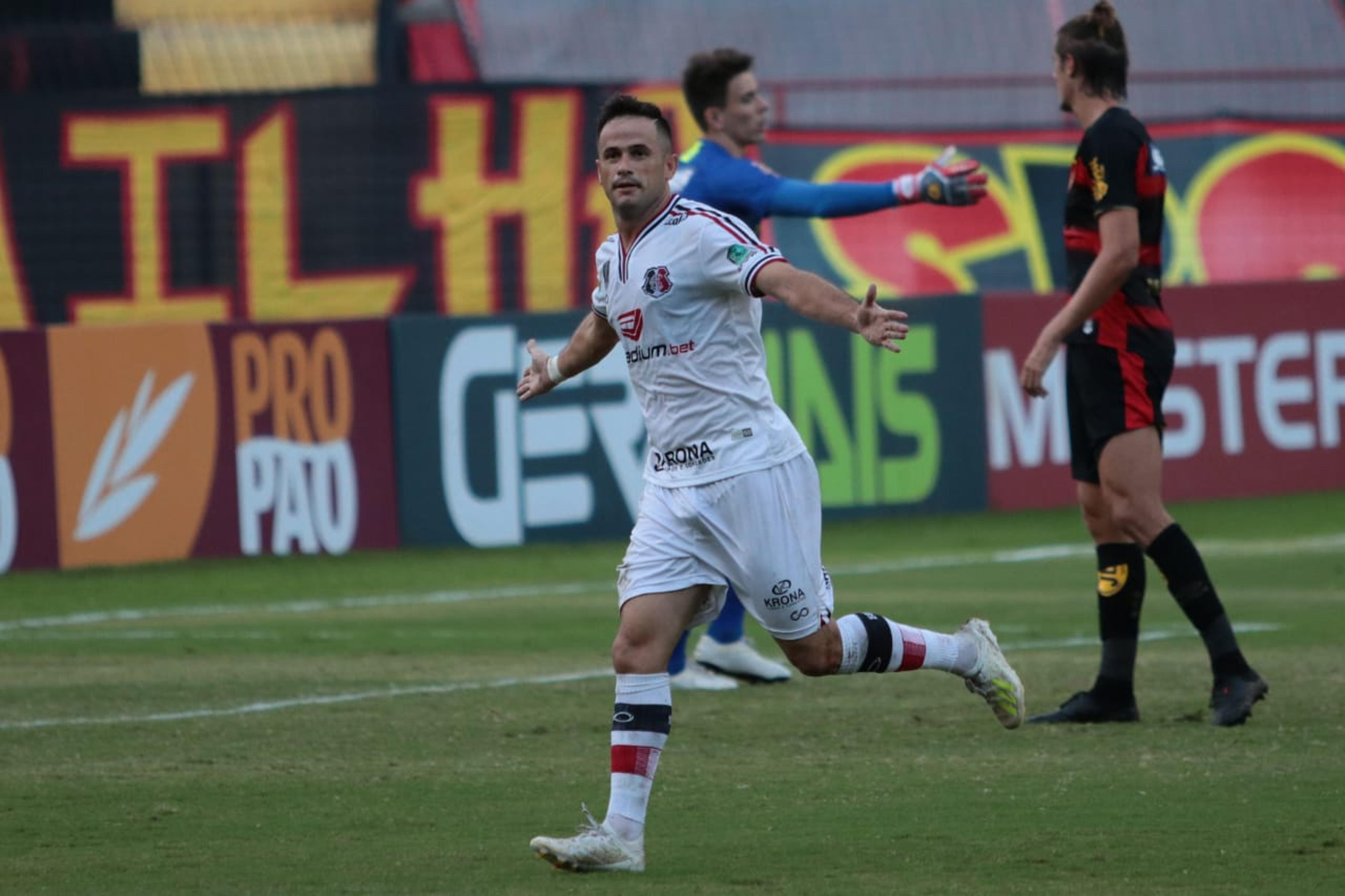 Santa Cruz tem tarde com artilheiro inspirado, vence Sport e vê rival fora do mata-mata