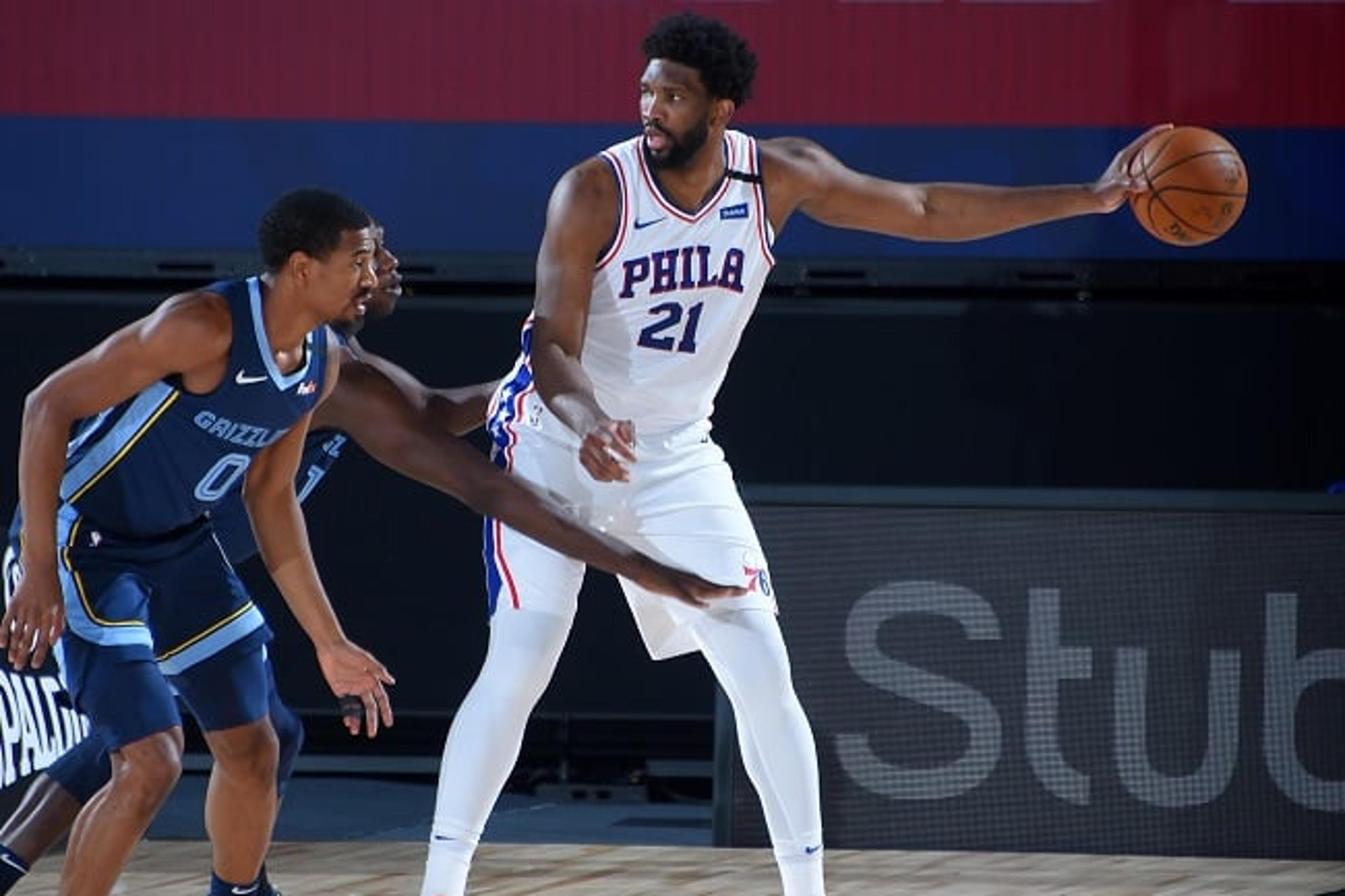 Joel Embiid anuncia nascimento do primeiro filho e brinca: ‘Primeiro de 11 ou mais’