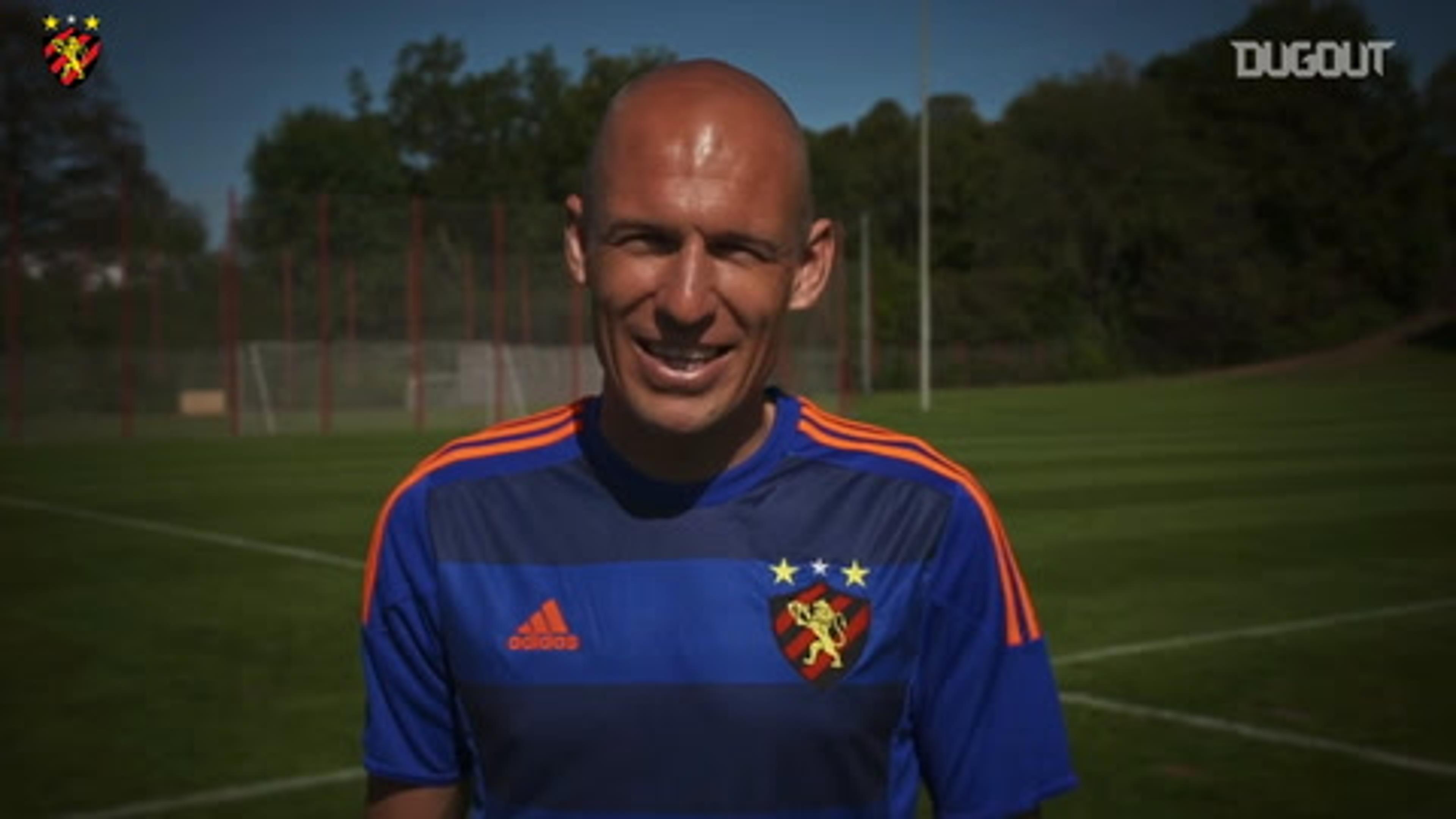 VÍDEO: Lembre o dia em que Robben vestiu a camisa do Sport Recife