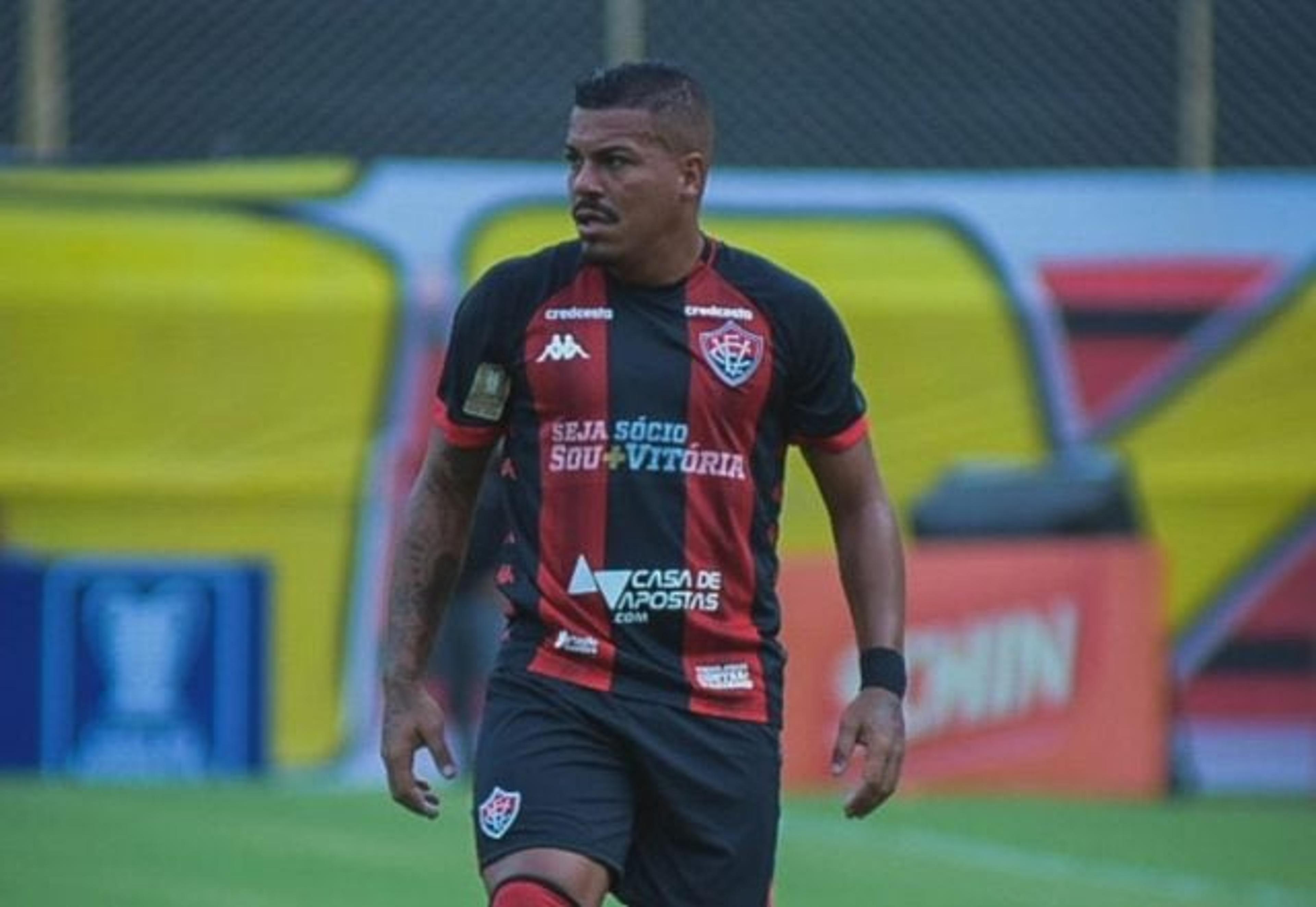 Thiago Carleto ‘explode’ com críticas e está à beira de saída do Vitória