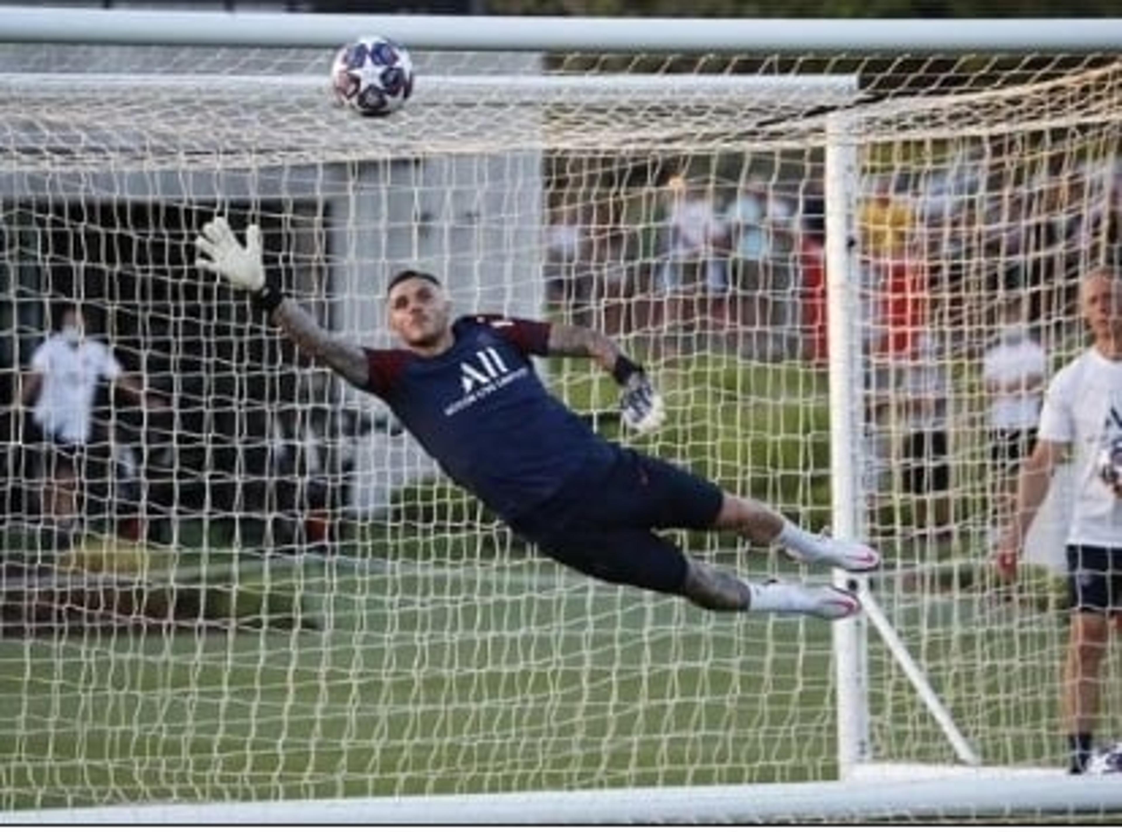 Goleiro? Icardi faz linda defesa em falta de Neymar no treino do PSG; Assista