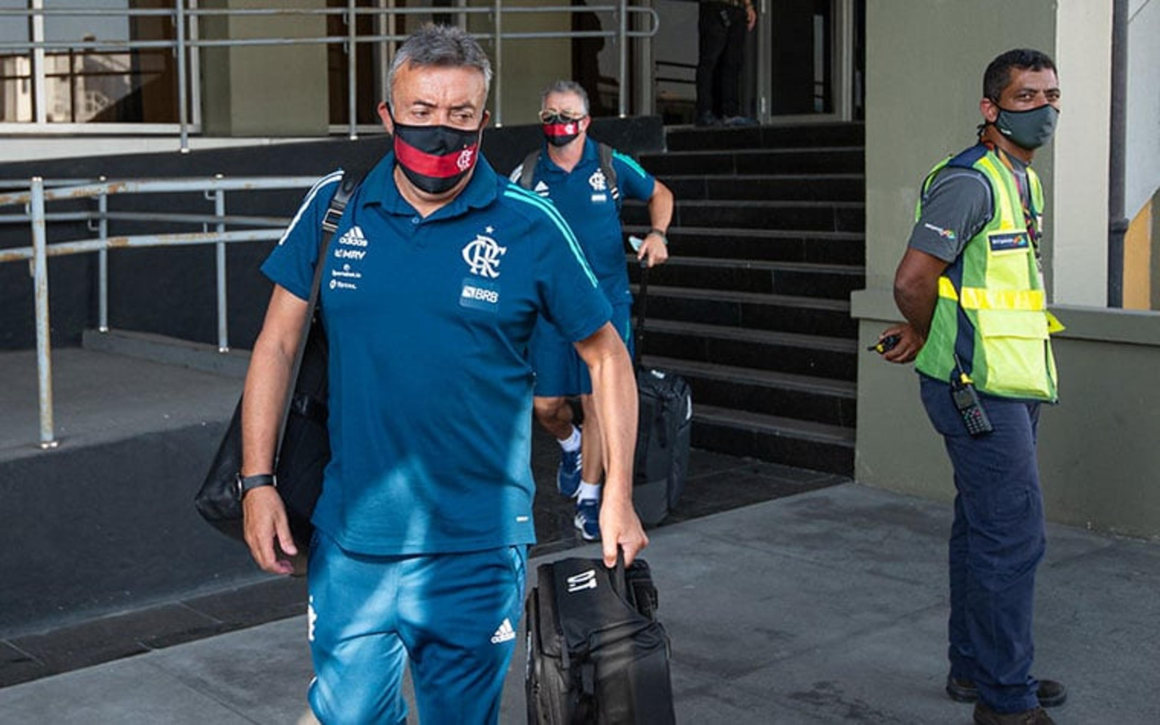 Pedrinho cita impaciência com Domènec no Flamengo e alerta: ‘Precisam respeitar a ideia de jogo’