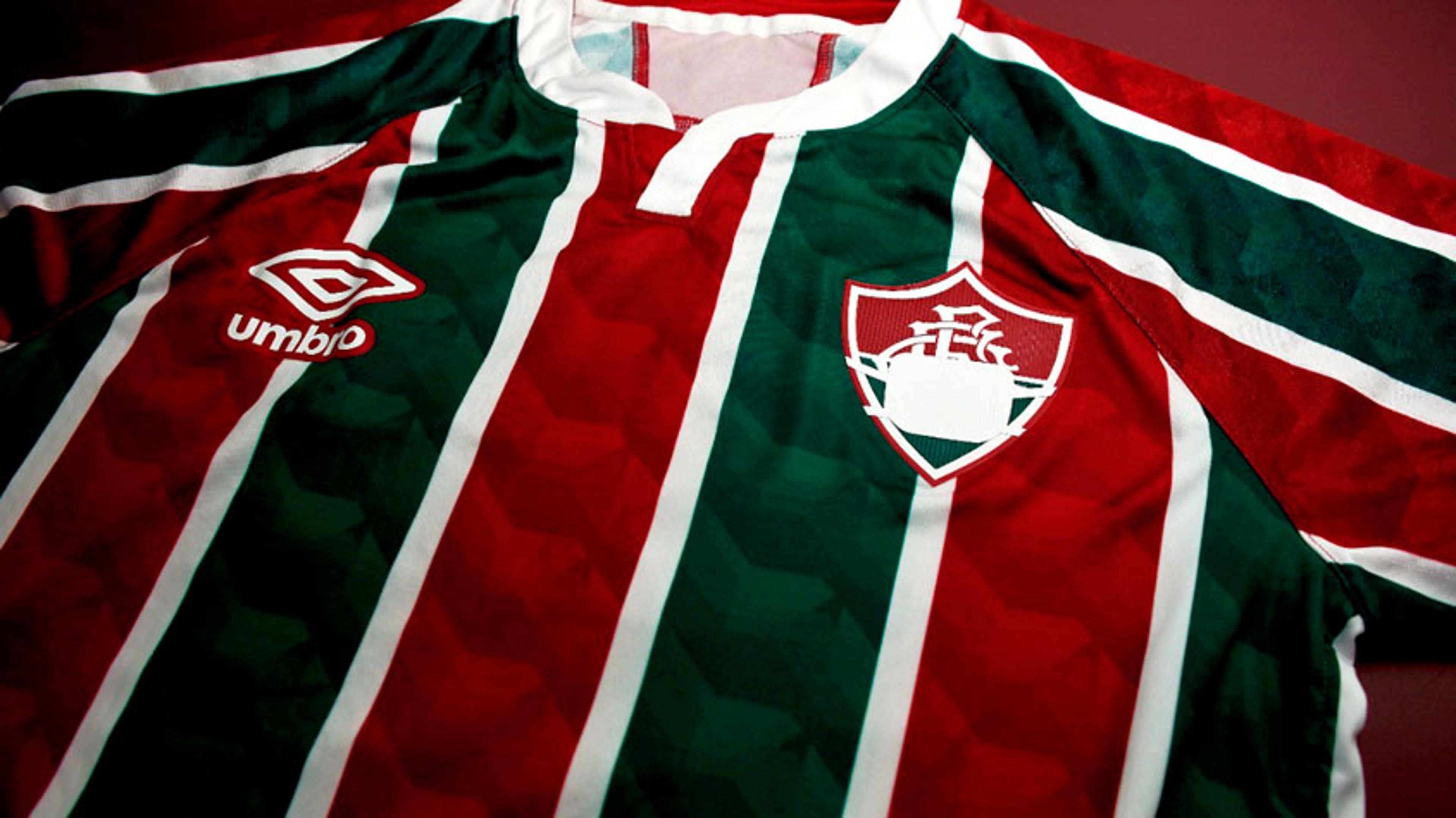 Em ação, Fluminense encobre escudo para incentivar o uso de máscaras