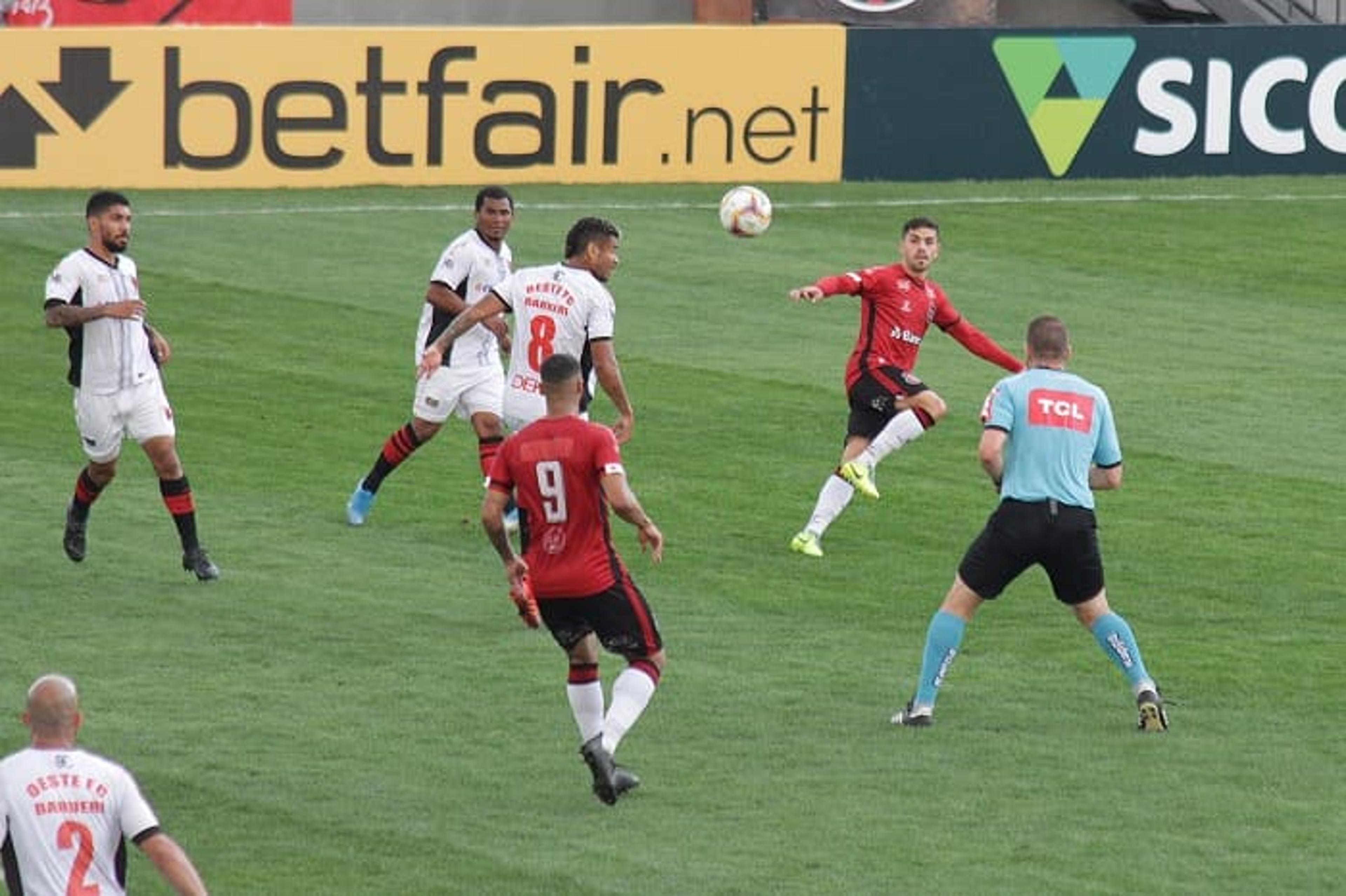 Na Série B, Brasil de Pelotas e Oeste ficam no empate com gol no último lance