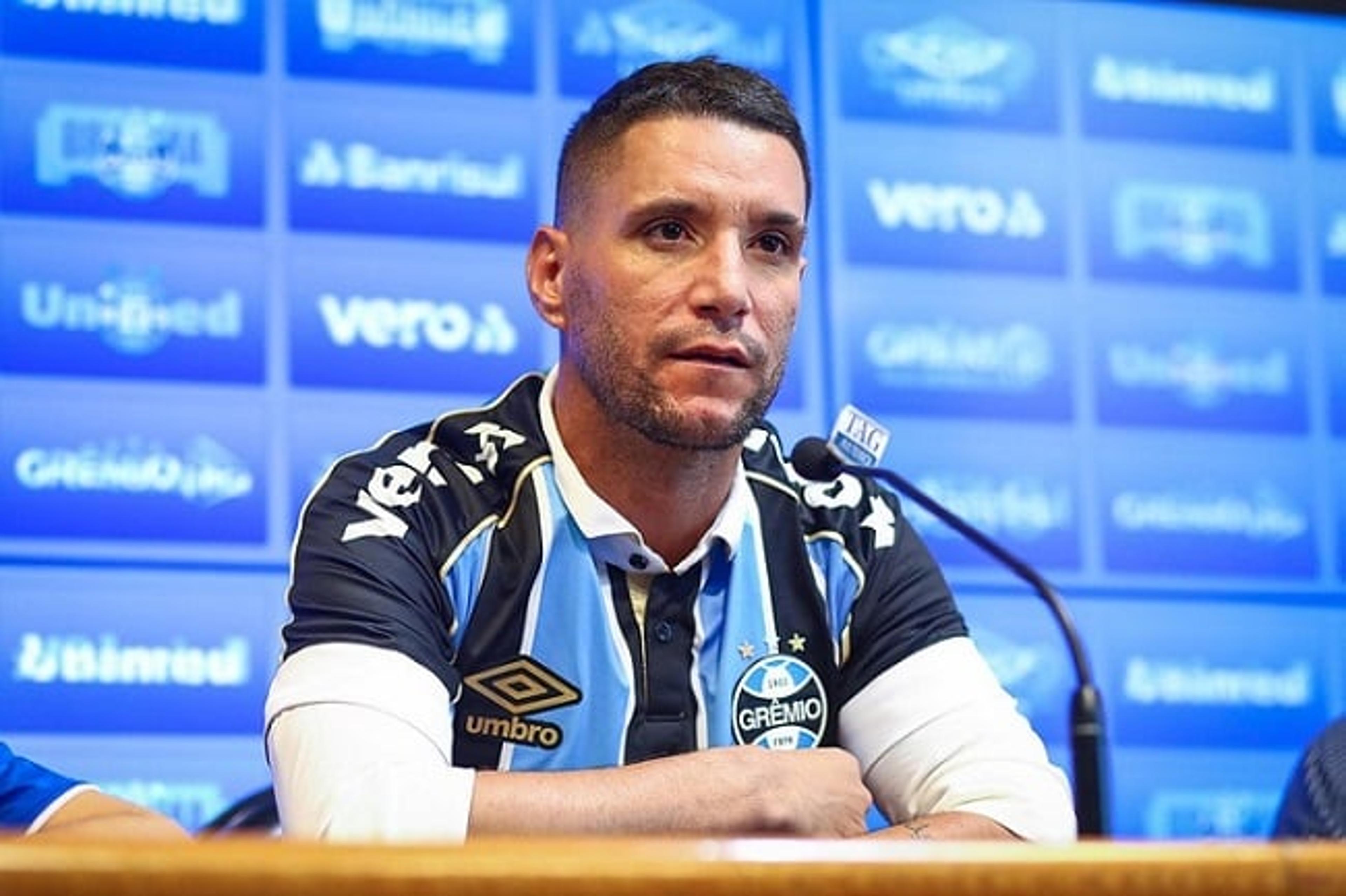 Thiago Neves provoca torcida do Grêmio após derrota na Libertadores: ‘Continuo sendo o culpado?’