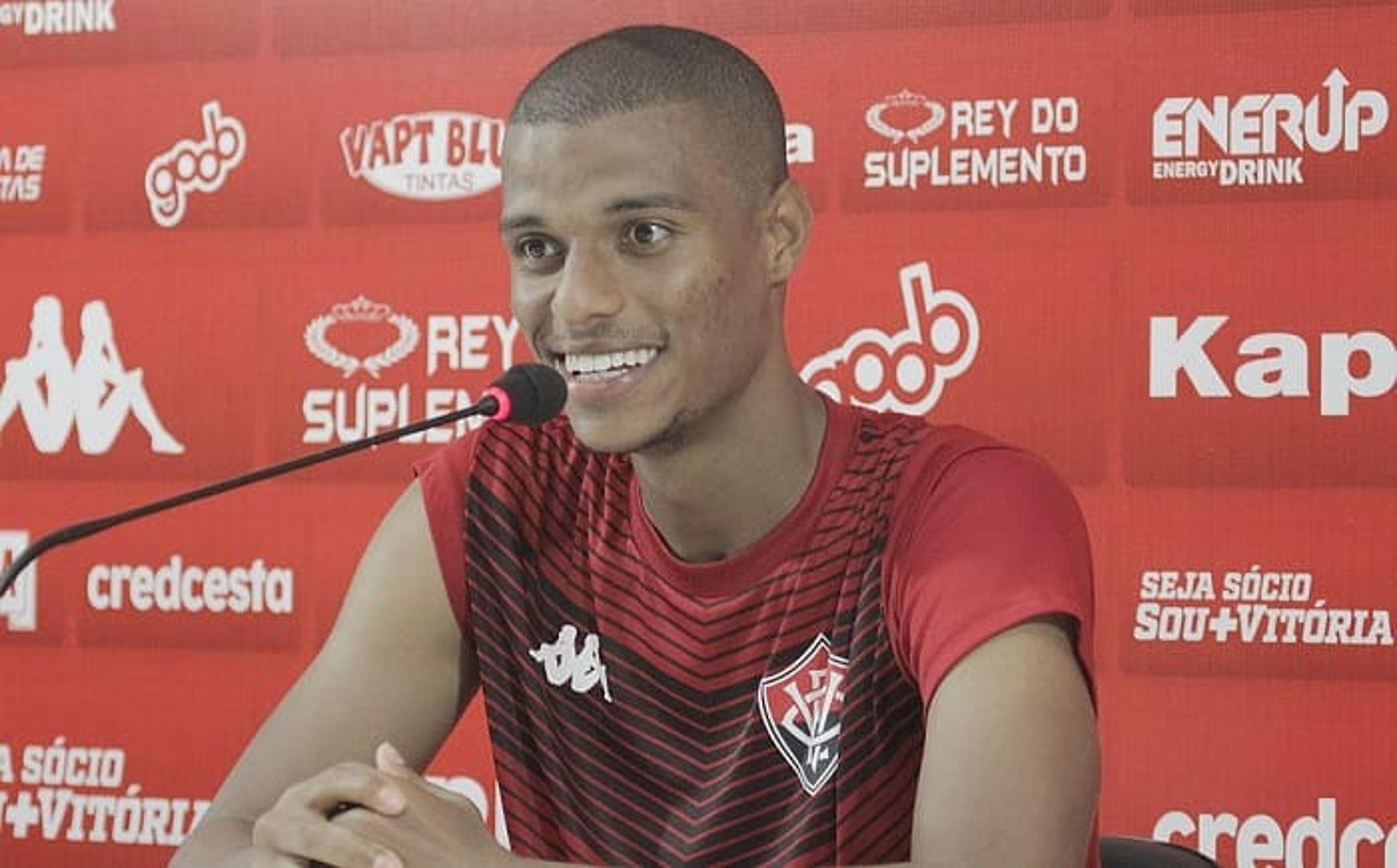 Lucas Cândido, sete meses depois, está de volta ao Vitória