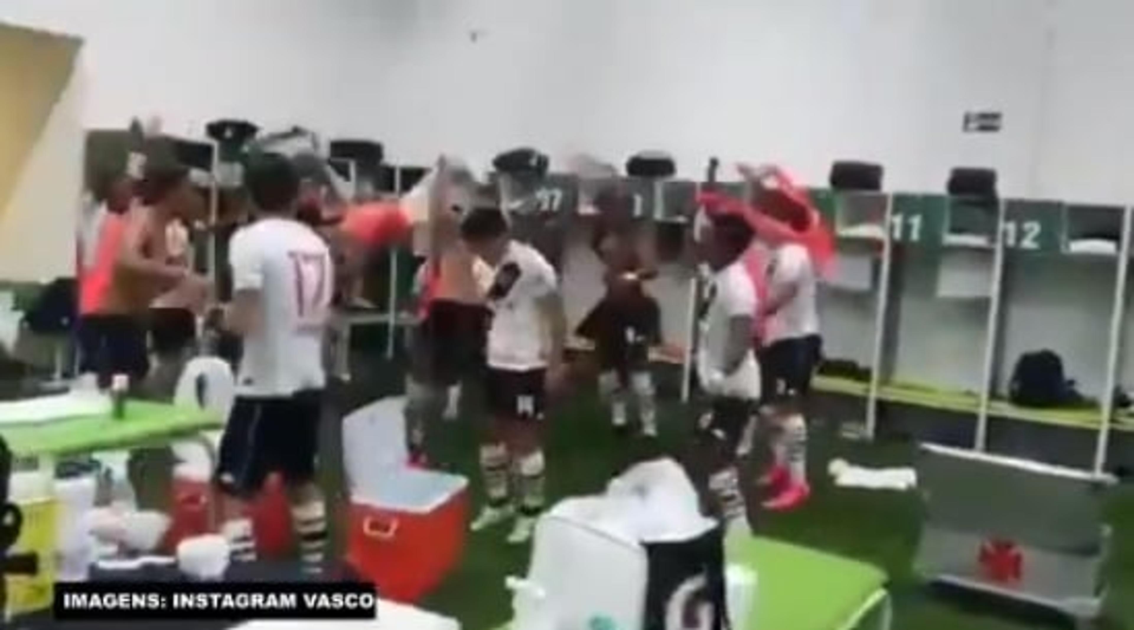 VÍDEO: Jogadores do Vasco fazem a festa em vestiário após classificação na Copa do Brasil