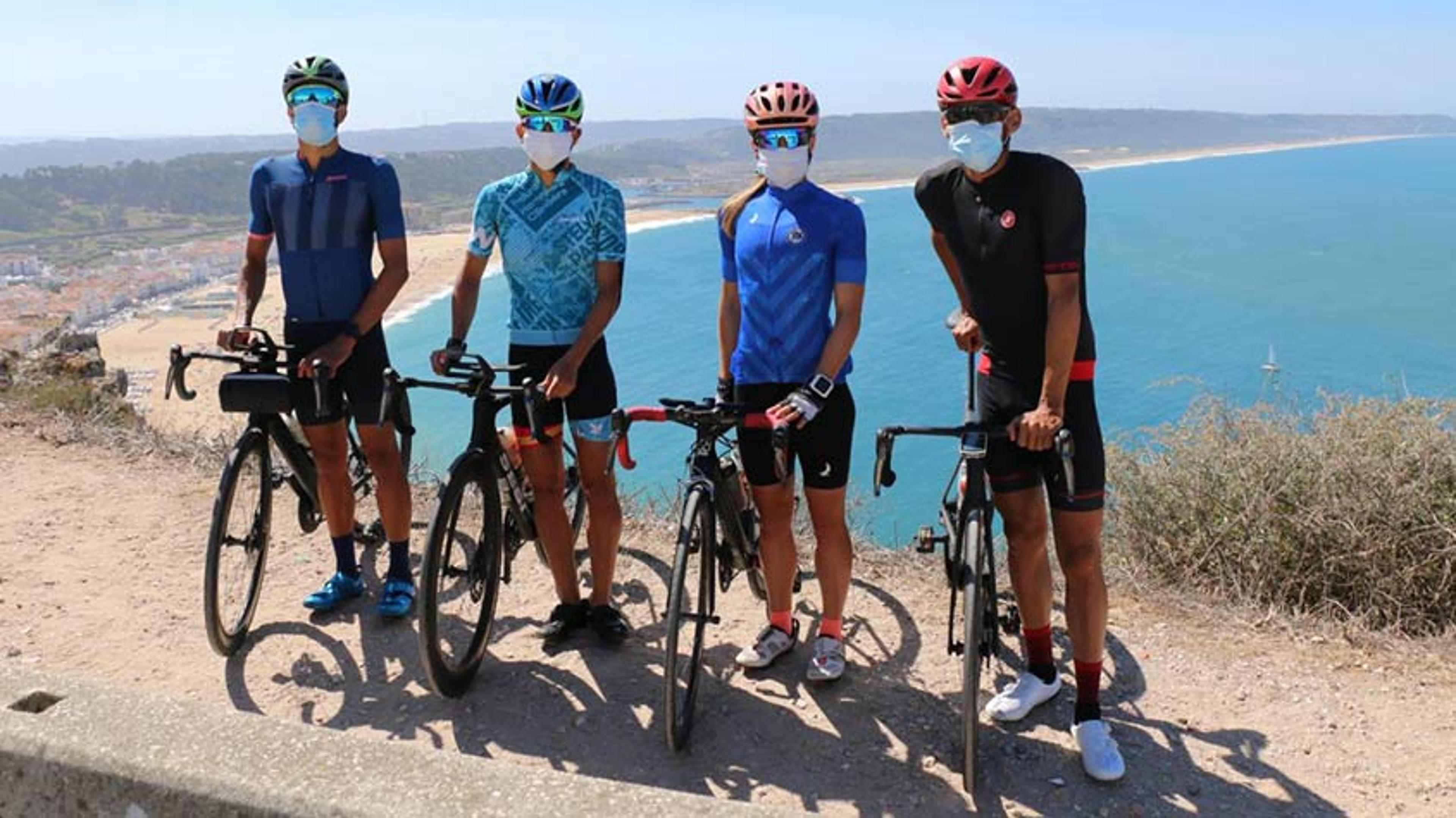 De olho no Mundial, triatlo brasileiro faz pedalada de 100 km até Nazaré