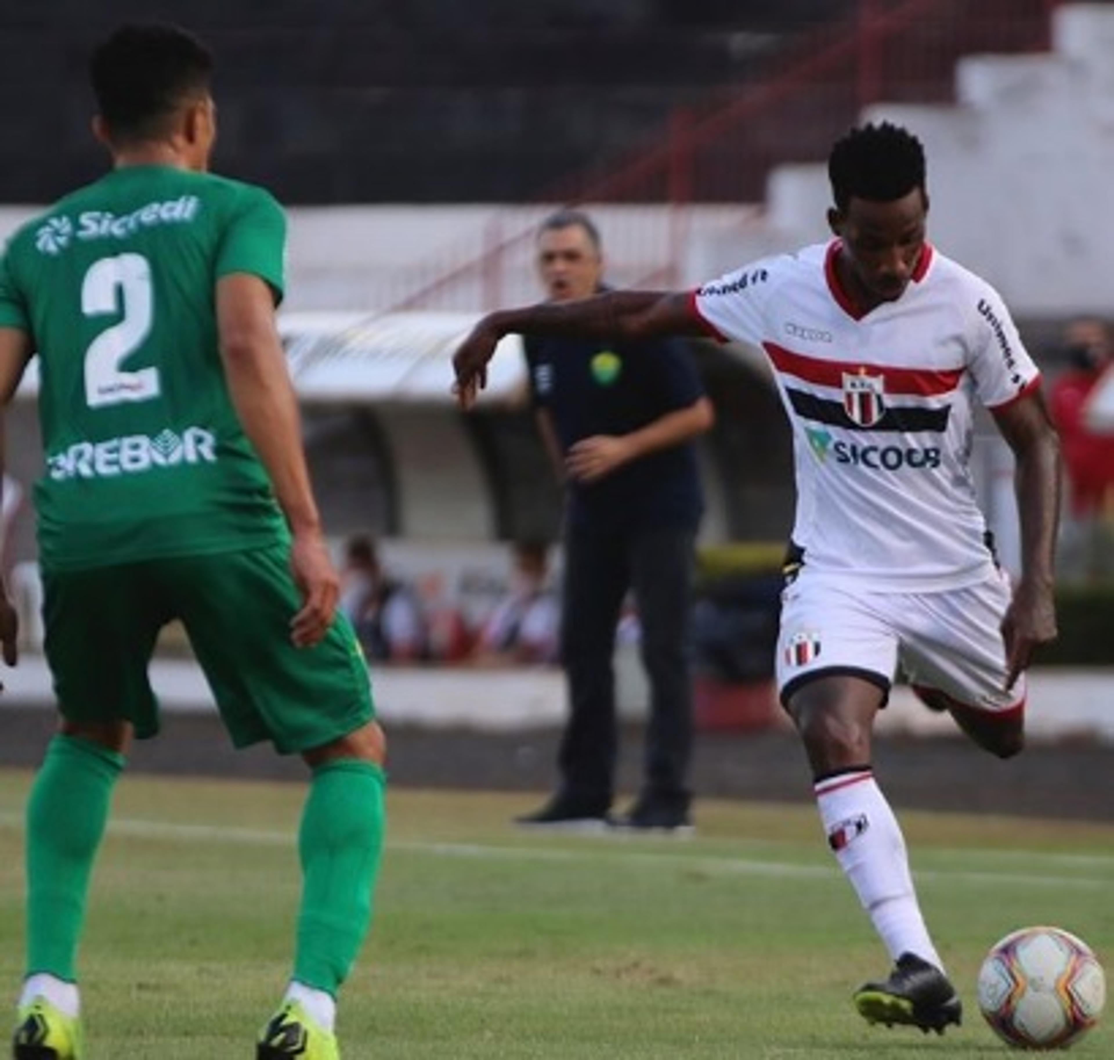 Botafogo-SP arranca empate no fim e segura o Cuiabá