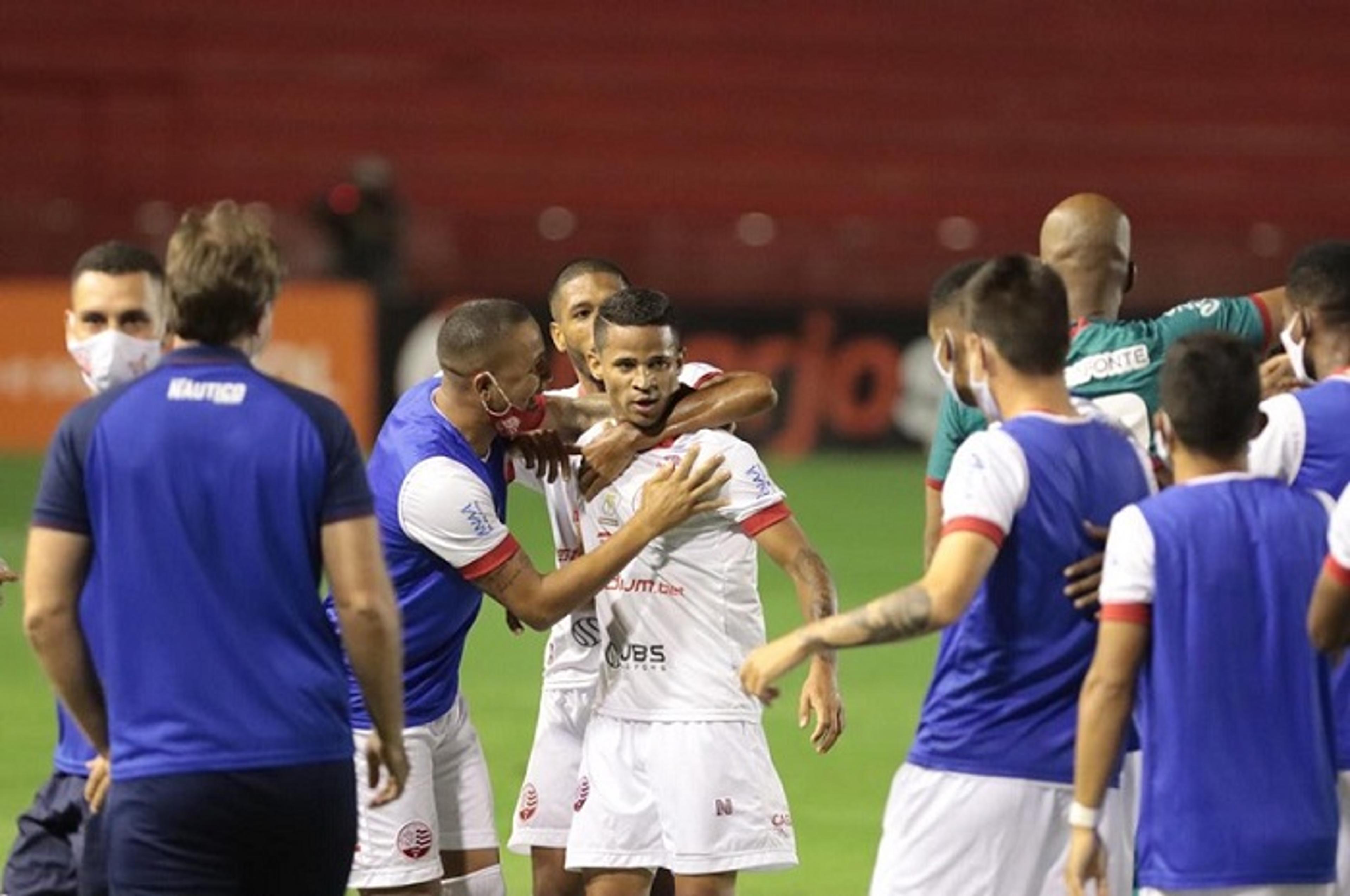 Com primeiro tempo arrasador, Náutico derrota o Botafogo-SP pela Série B