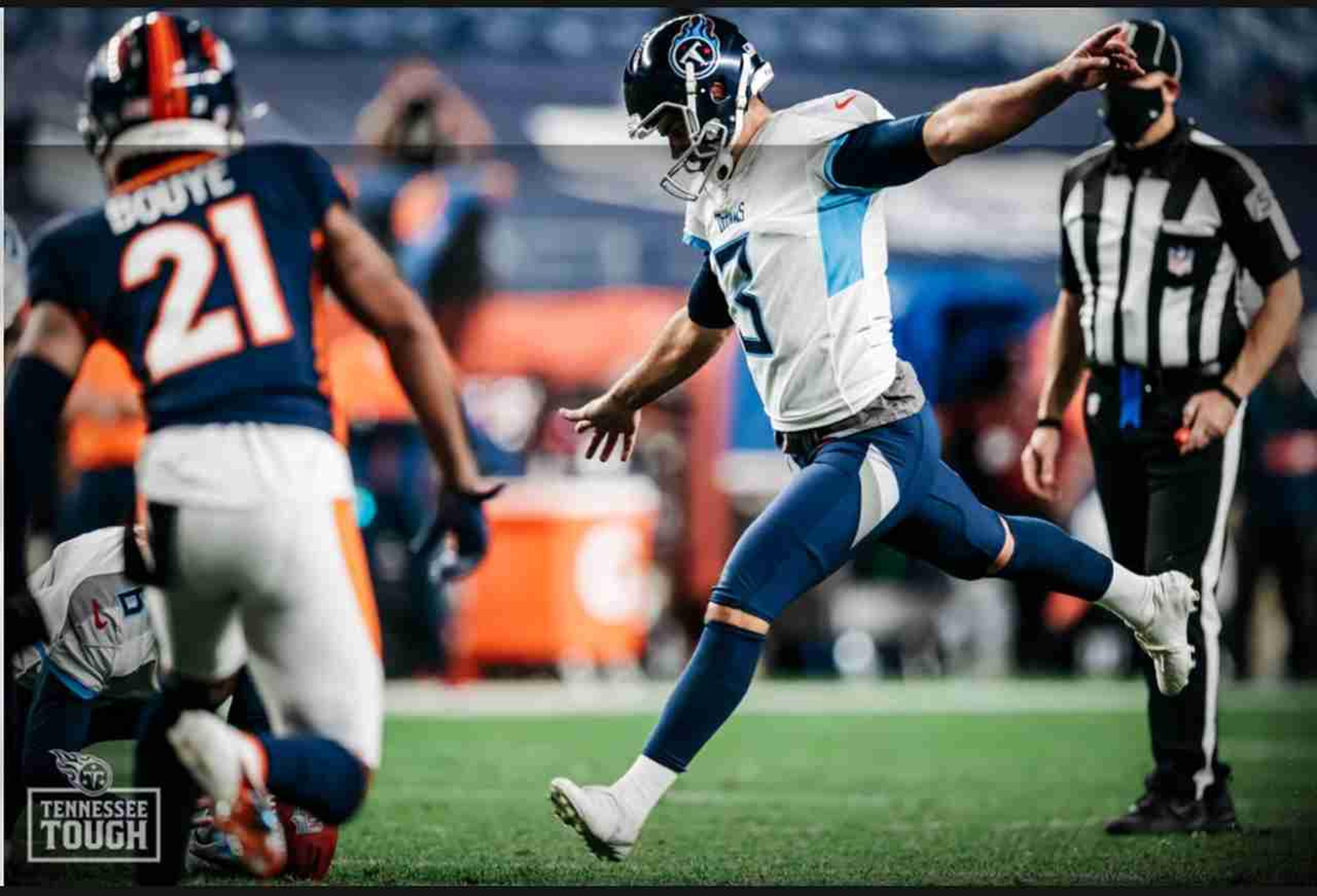 Kicker erra três field goals durante o jogo, mas garante a vitória do Tennessee Titans nos segundos finais