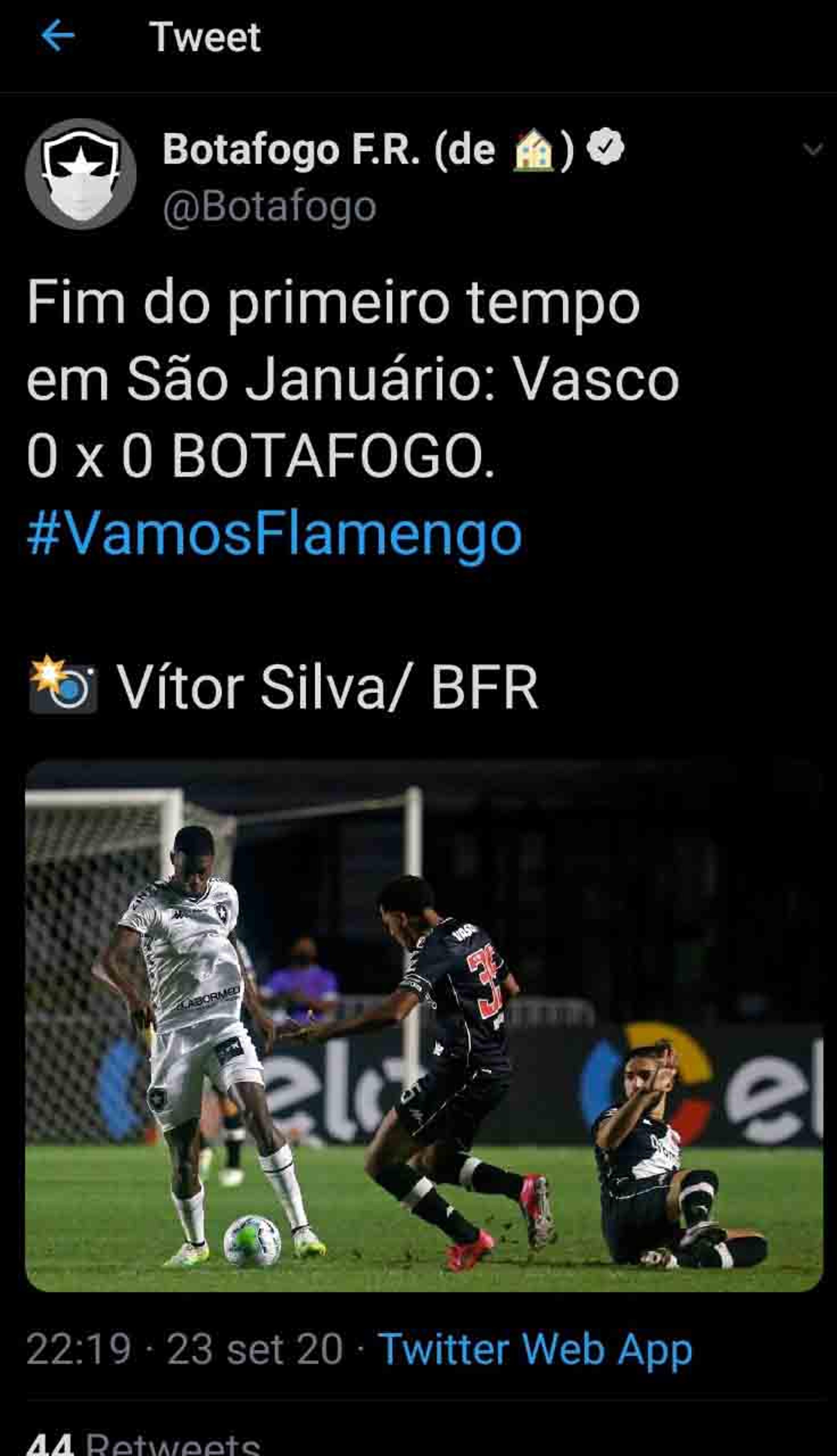 Perfil do Botafogo no Twitter comete gafe e usa hashtag do Flamengo