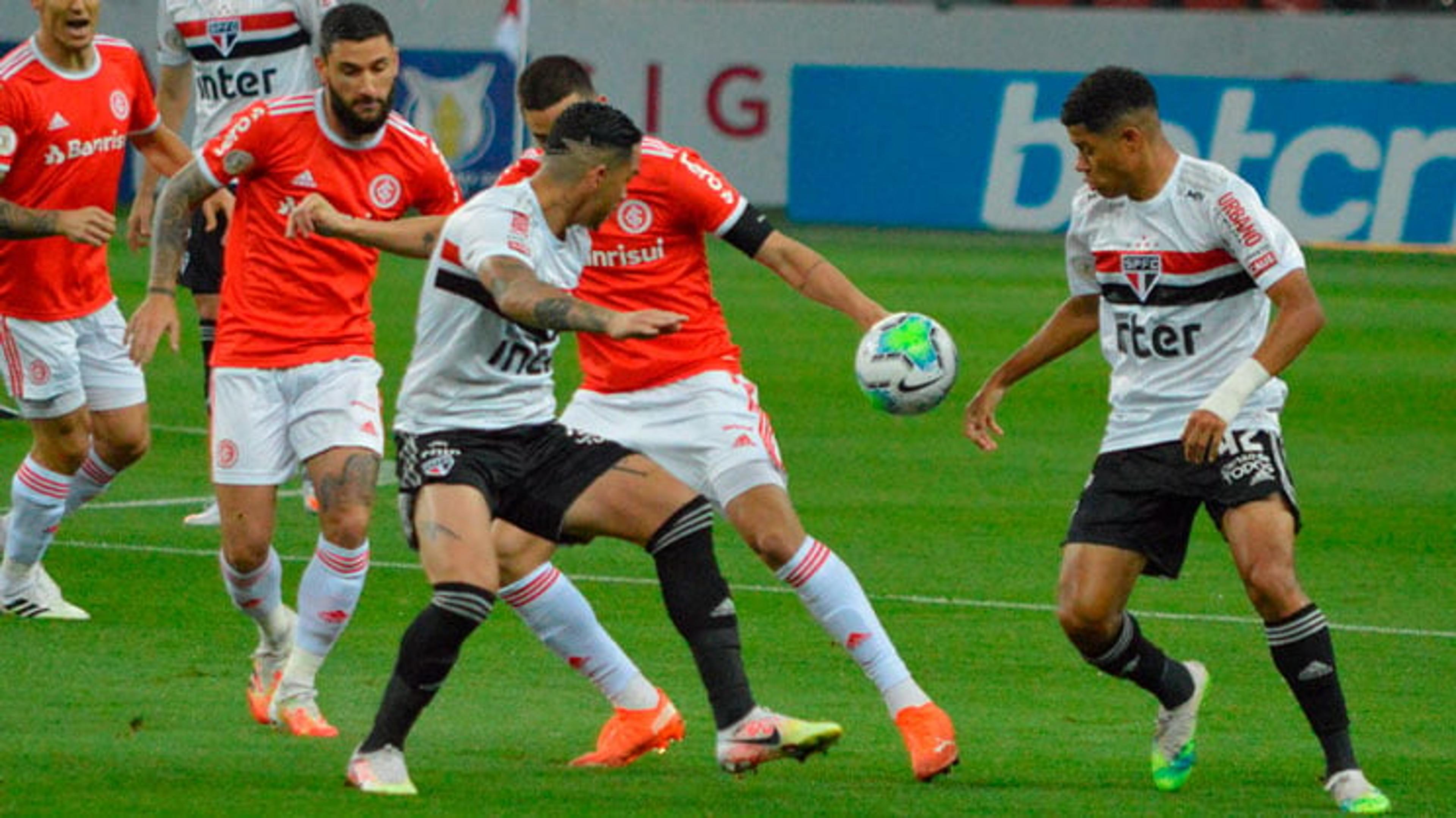 São Paulo sofreu gols em todos os seus 8 últimos jogos na temporada