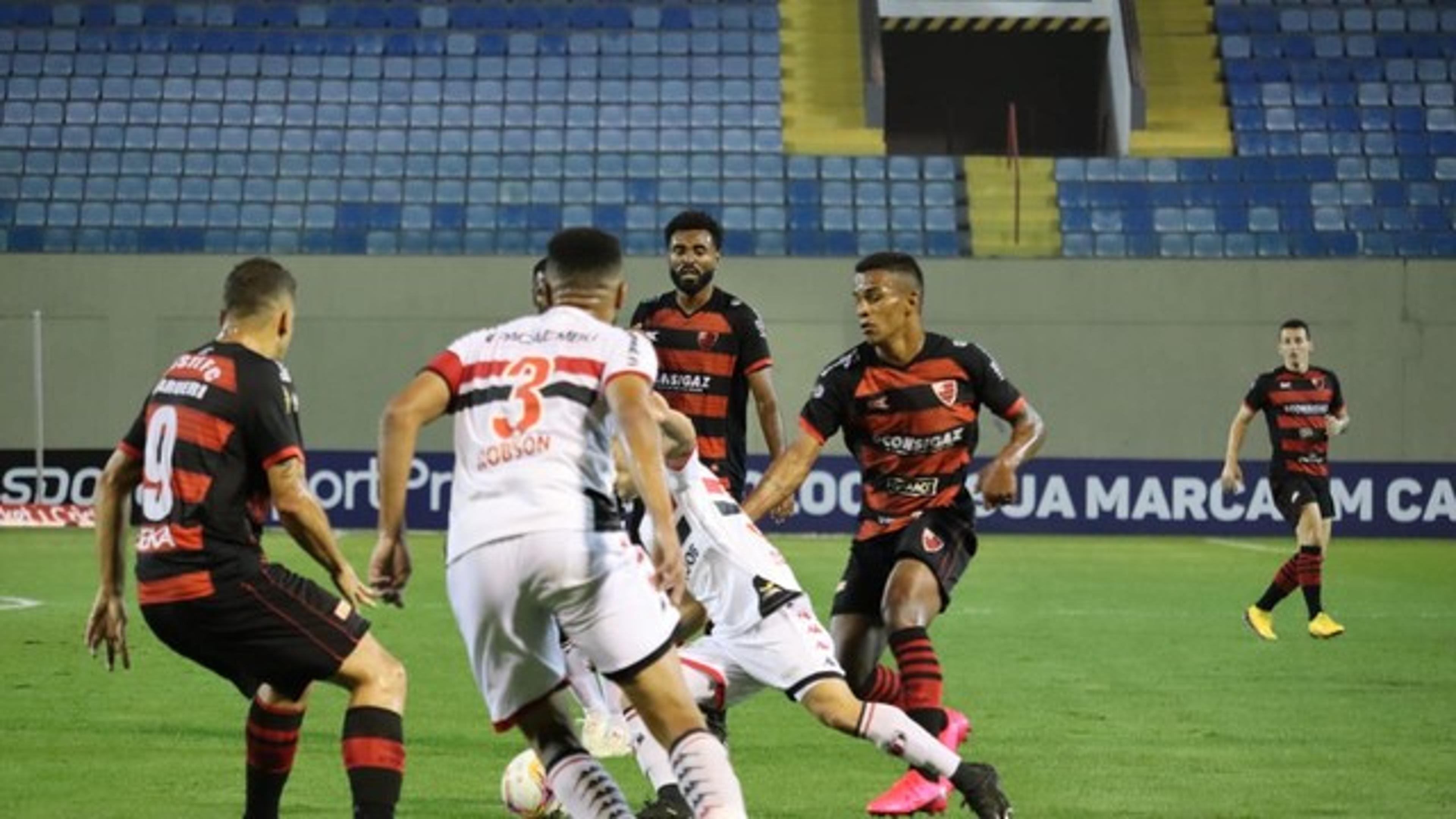 Fora de casa, Botafogo-SP deixa a zona da degola na Série B vencendo o Oeste