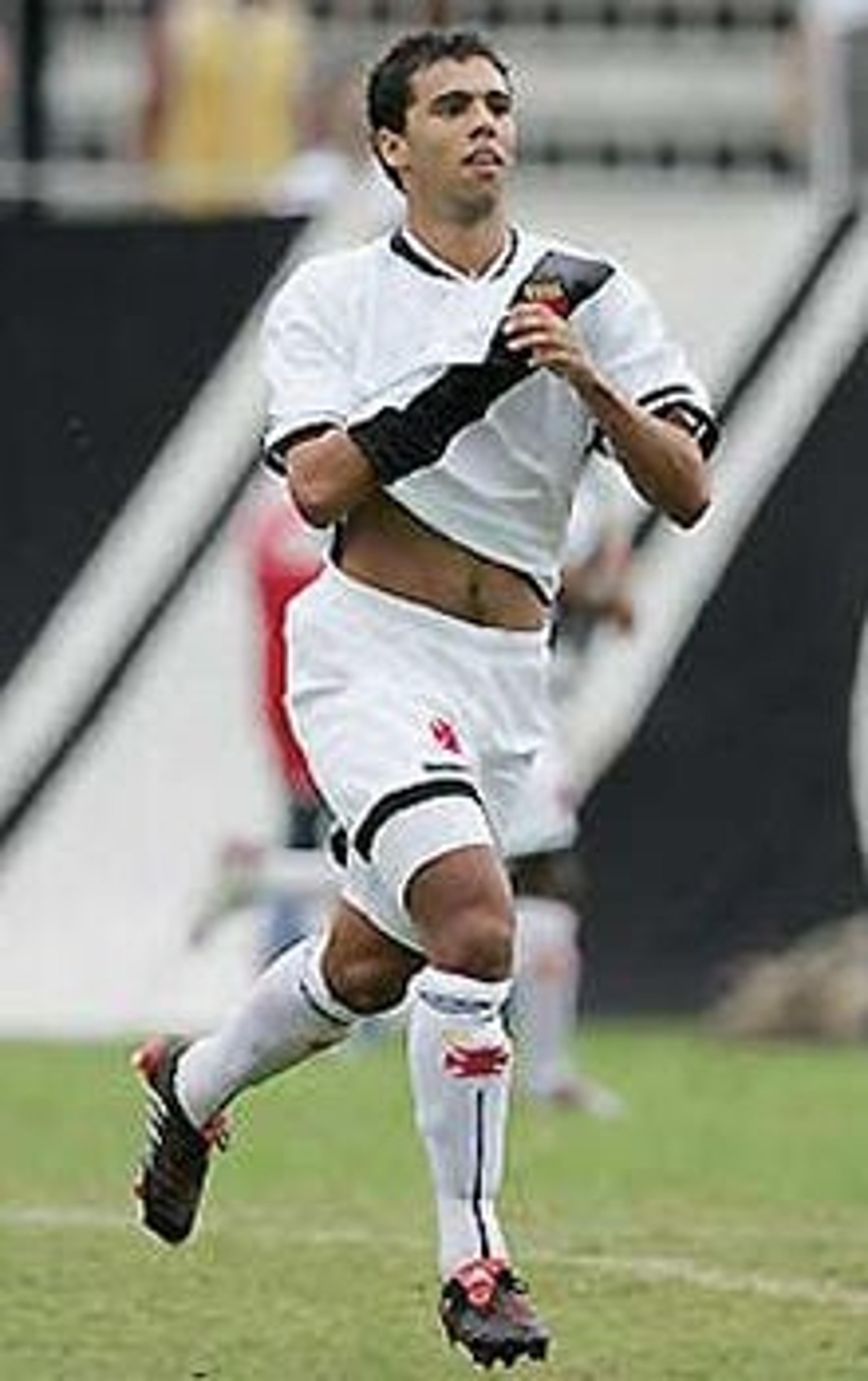 Ex-volante do Vasco, Coutinho sofre infarto e morre aos 36 anos