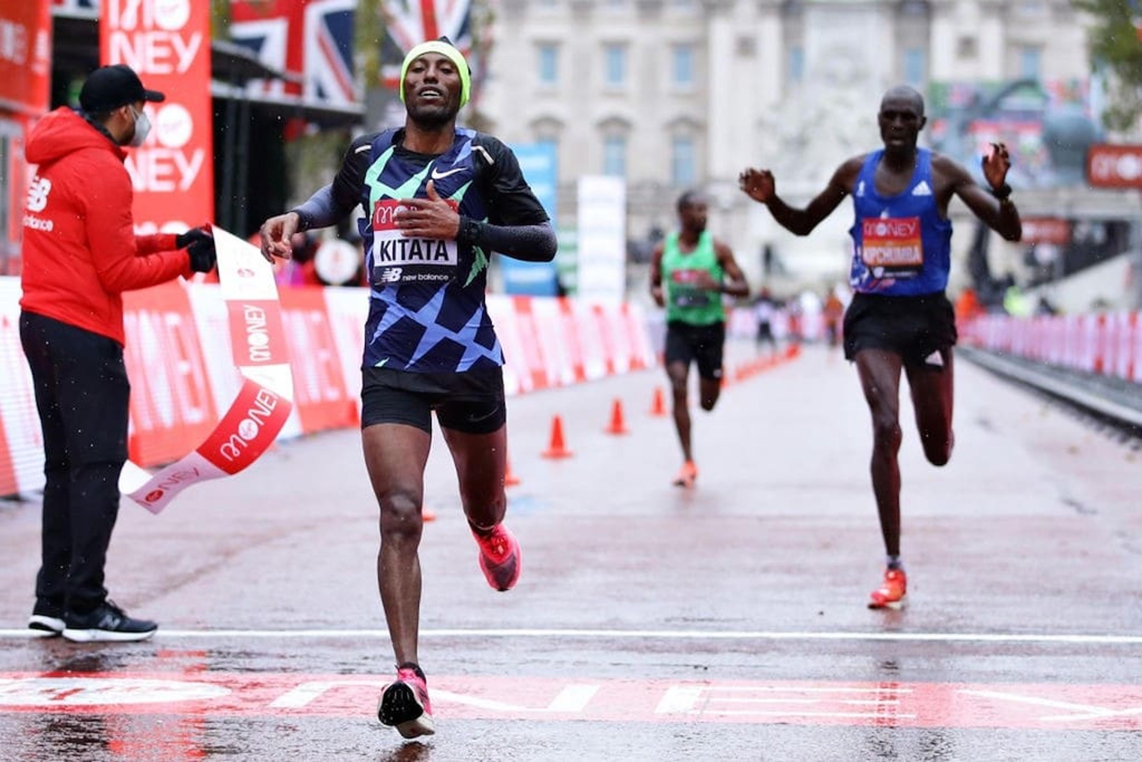 Etíope Shura Kitata vence a Maratona de Londres