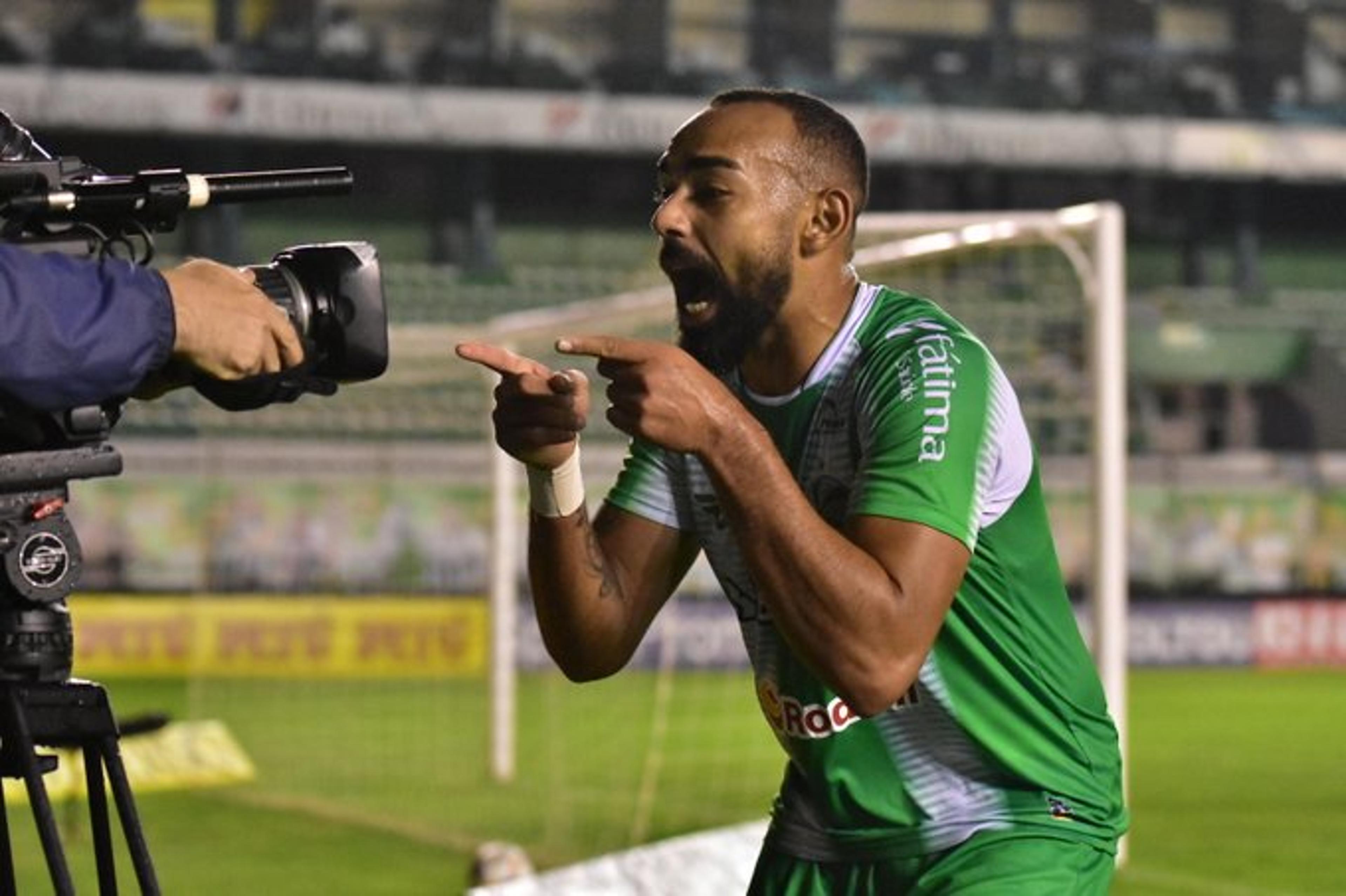 Mortal! Juventude, nos contra-ataques, goleia Avaí e encosta de vez no G4